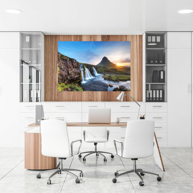 Office Poster  - Wasserfall bei Sonnenuntergang an einer Holzwand hängend im Büroraum
Office Poster  - Wasserfall bei Sonnenuntergang an einer Holzwand hängend im Büroraum