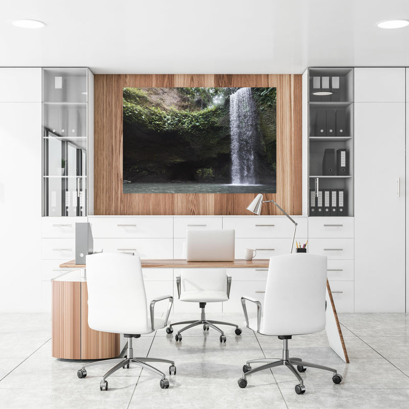 Office Poster  - Wasserfall in Bali im Herbst an einer Holzwand hängend im Büroraum
Office Poster  - Wasserfall in Bali im Herbst an einer Holzwand hängend im Büroraum