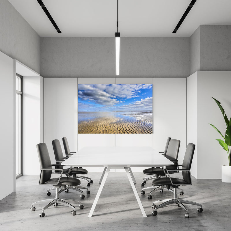 Office Poster  - Wattenmeer der Nordsee bei Ebbe in einem Konferenzraum an weißer Wand hängend