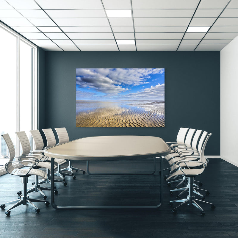 Office Poster  - Wattenmeer der Nordsee bei Ebbe an blauer Wand in einem Besprechungsraum