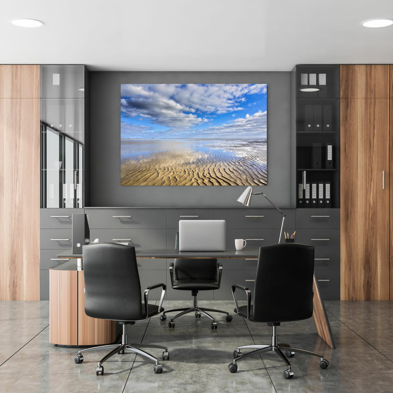 Office Poster  - Wattenmeer der Nordsee bei Ebbe in klassischem Büroraum zwischen Holzschränken