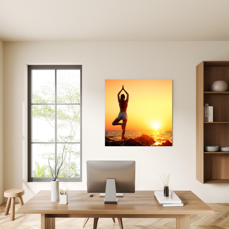 Office Poster  - Yoga bei Sonnenuntergang in privatem Bürozimmer mit Holzschrank