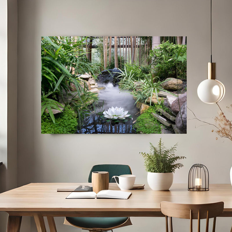 Office Poster  - Zen-Garten mit weißer Seerose über klassischem Holztisch mit runder Vase - rechteckig