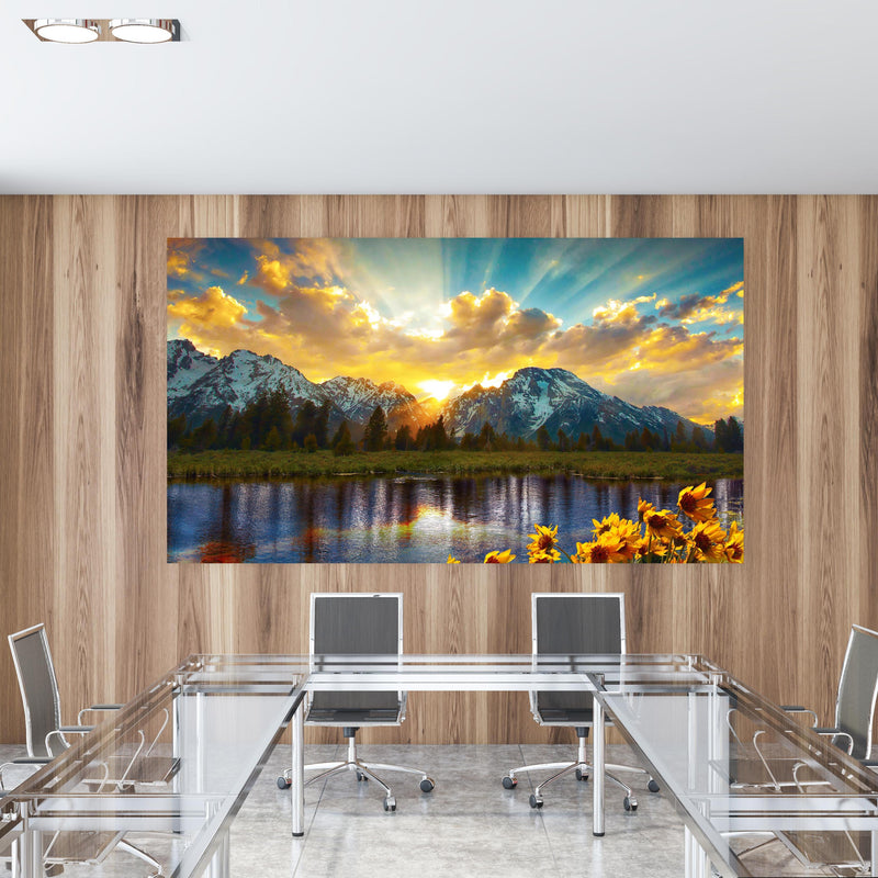 Office Poster  - einzigartiges Lichtspiel im Grand Teton in einem Konferenzraum mit Glastisch und Holzwand