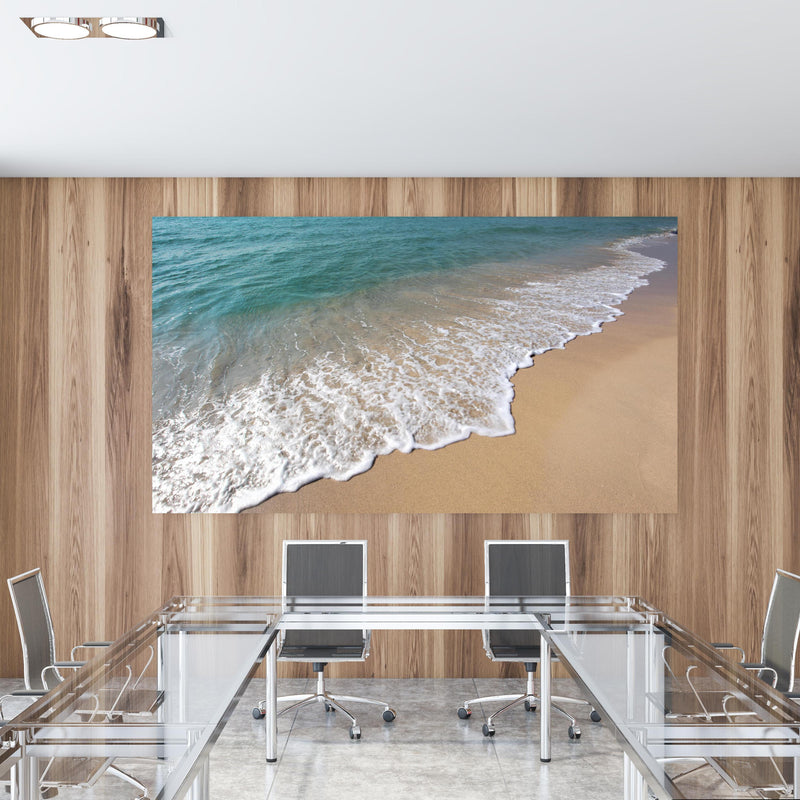 Office Poster  - friedlicher Strand in Grieschenland in einem Konferenzraum mit Glastisch und Holzwand