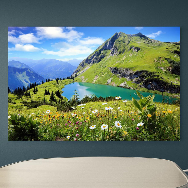 Office Poster  - idyllischer Seealpsee an blauer Wand in einem Besprechungsraum Zoom