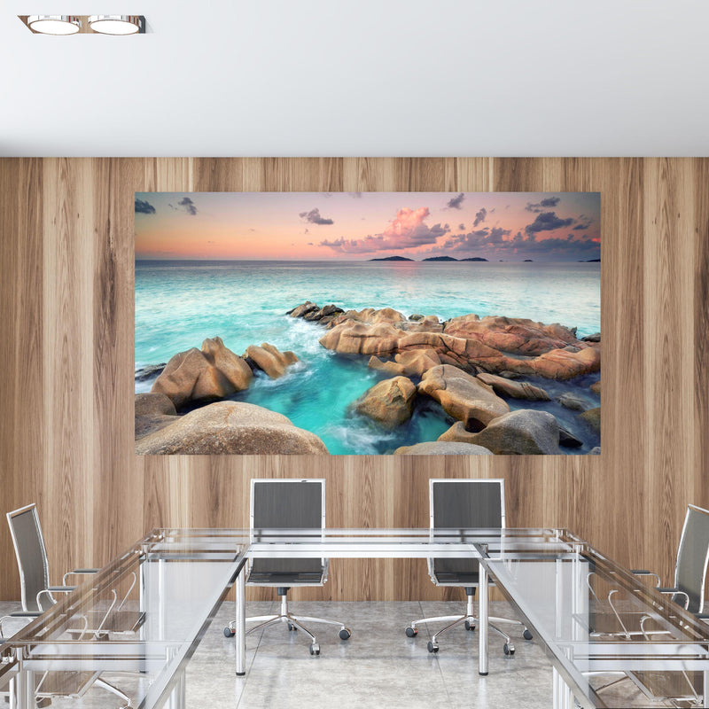 Office Poster  - zauberhaftes Felsen in Seychellen in einem Konferenzraum mit Glastisch und Holzwand