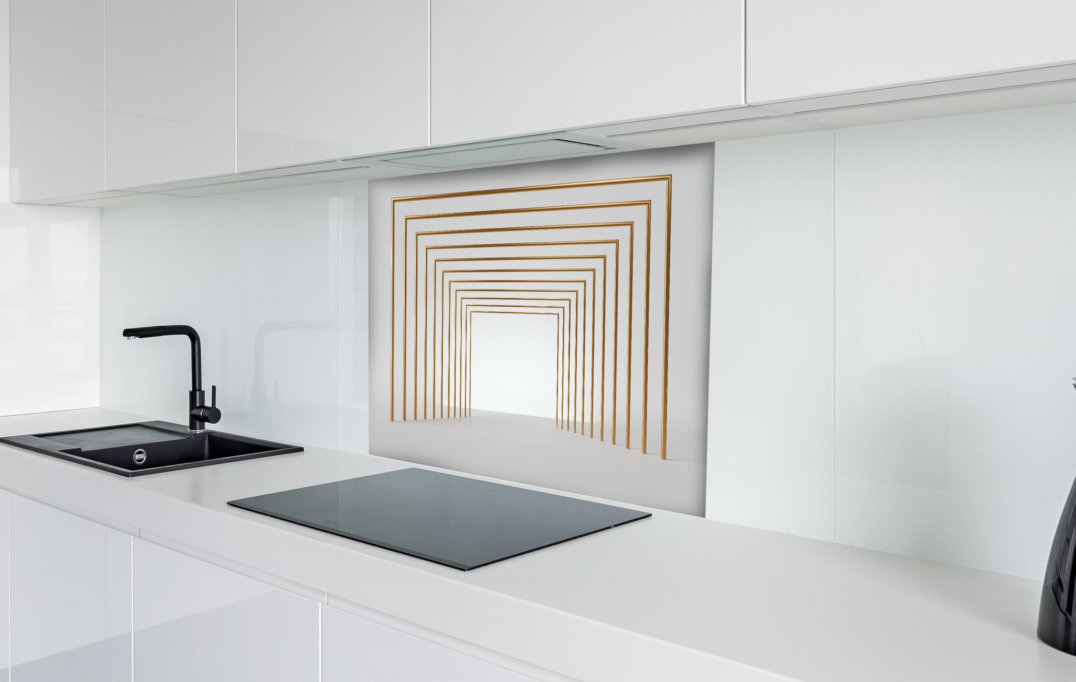 Spritzschutz - 3D-Design eines Tunnels mit vergoldeten Stangen hinter einem Cerankochfeld zwischen Holz-Kochutensilien
