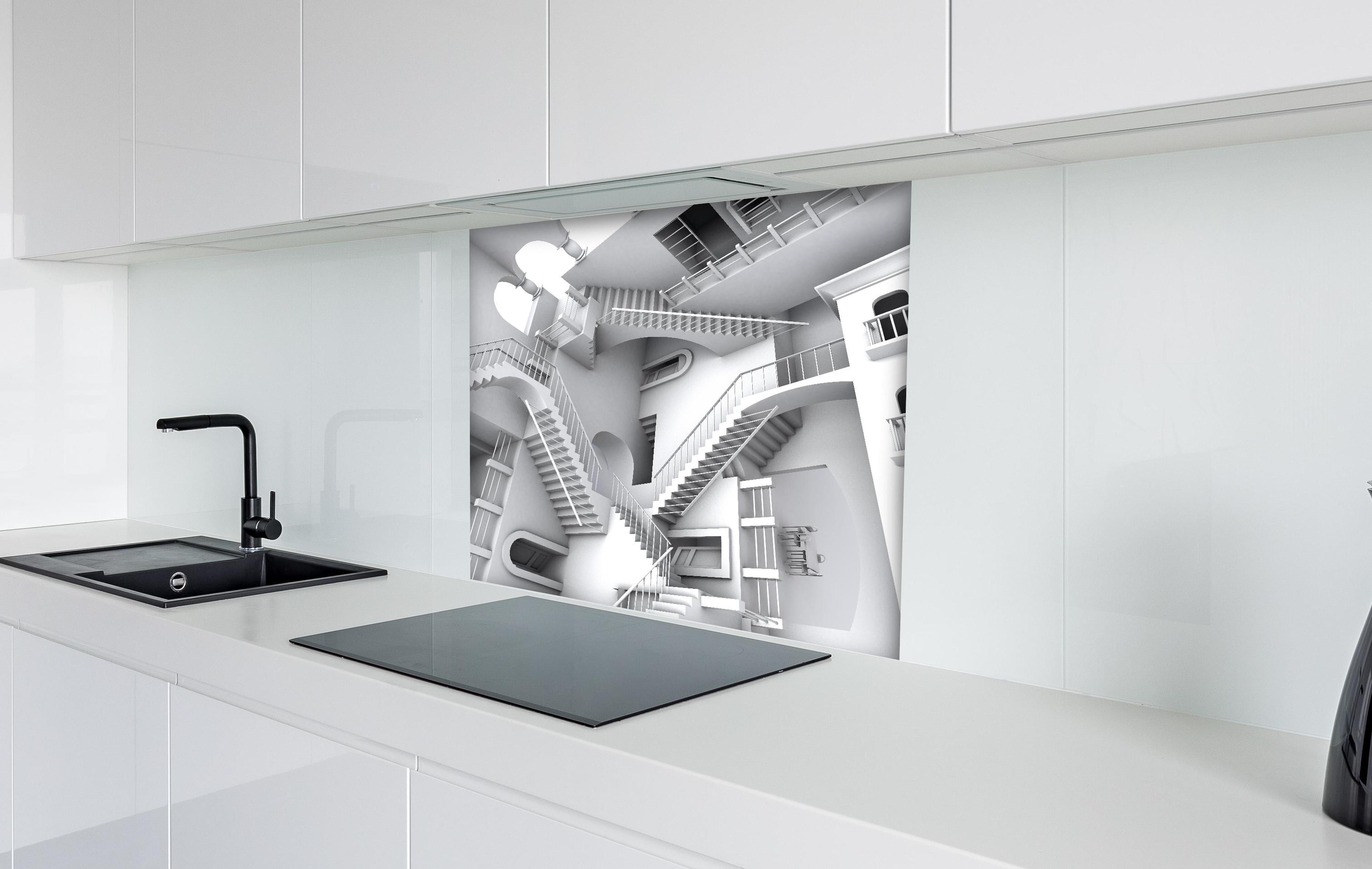 Spritzschutz - 3D-Illustration einer von Escher inspirierten Treppe hinter einem Cerankochfeld zwischen Holz-Kochutensilien
