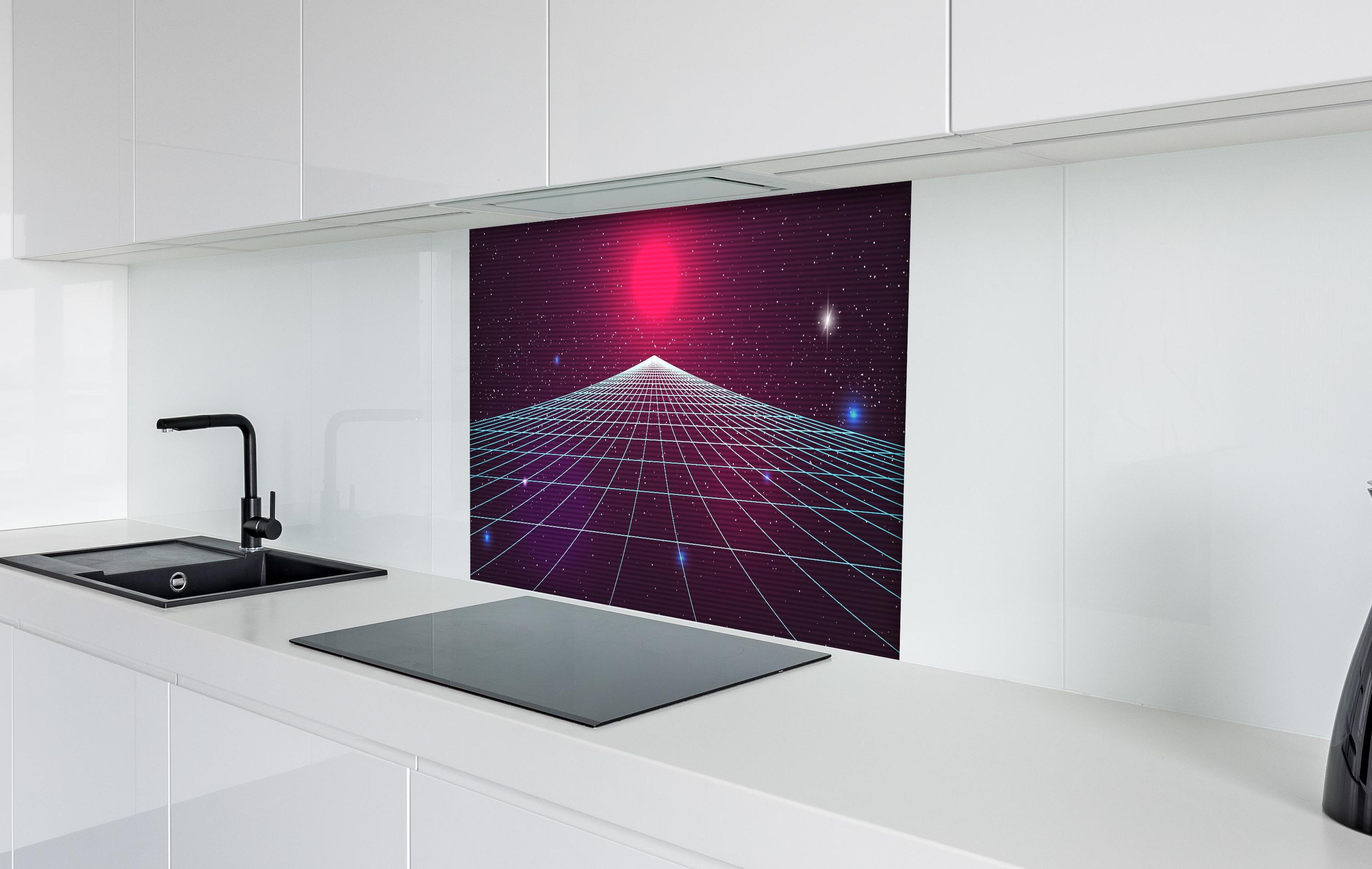 Spritzschutz - 80er Synthwave Retro-Futurismus Hintergrund hinter einem Cerankochfeld zwischen Holz-Kochutensilien
