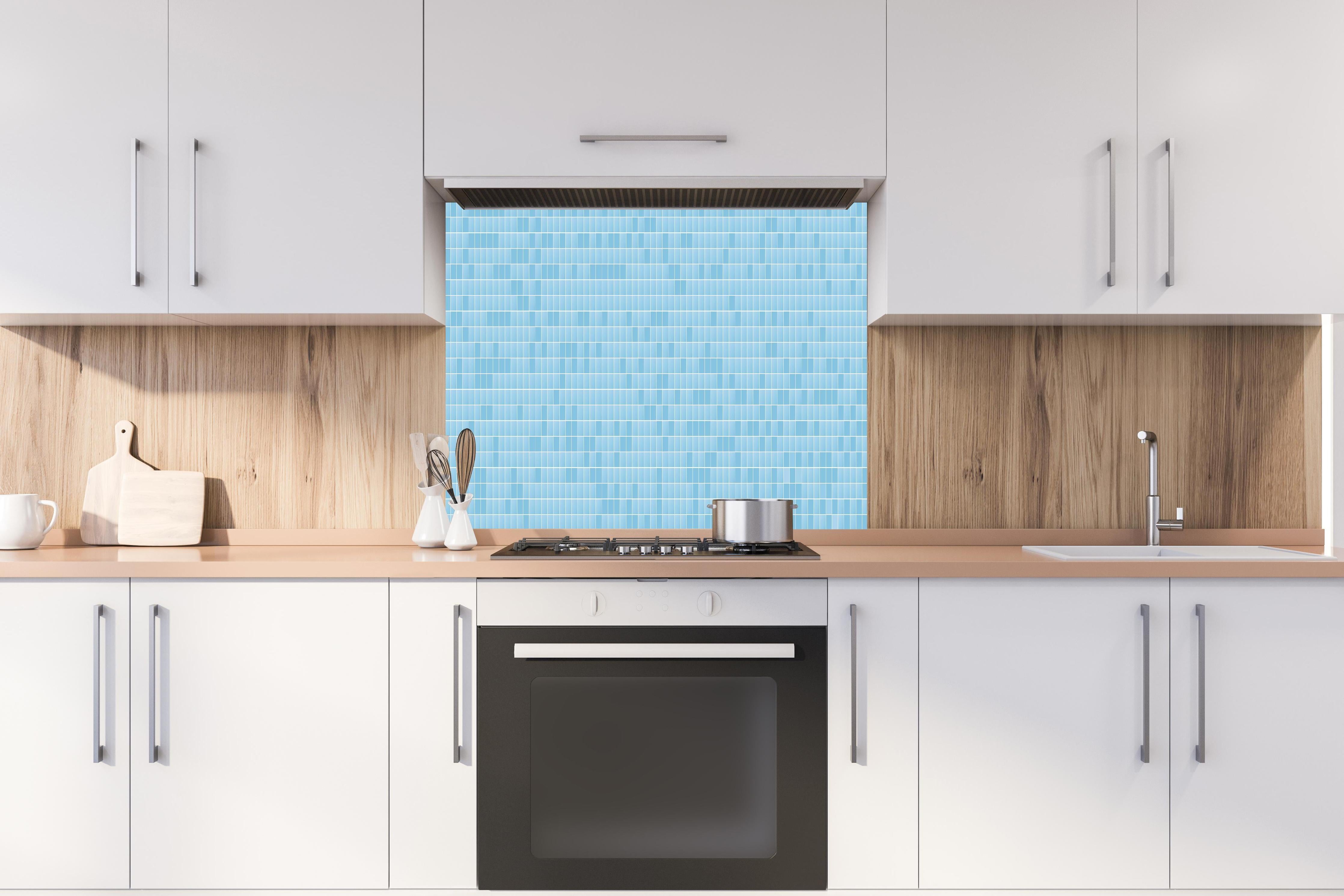 Spritzschutz - Abstrakt Blaue Muster Textur Wallpaper hinter einem Cerankochfeld zwischen Holz-Kochutensilien
