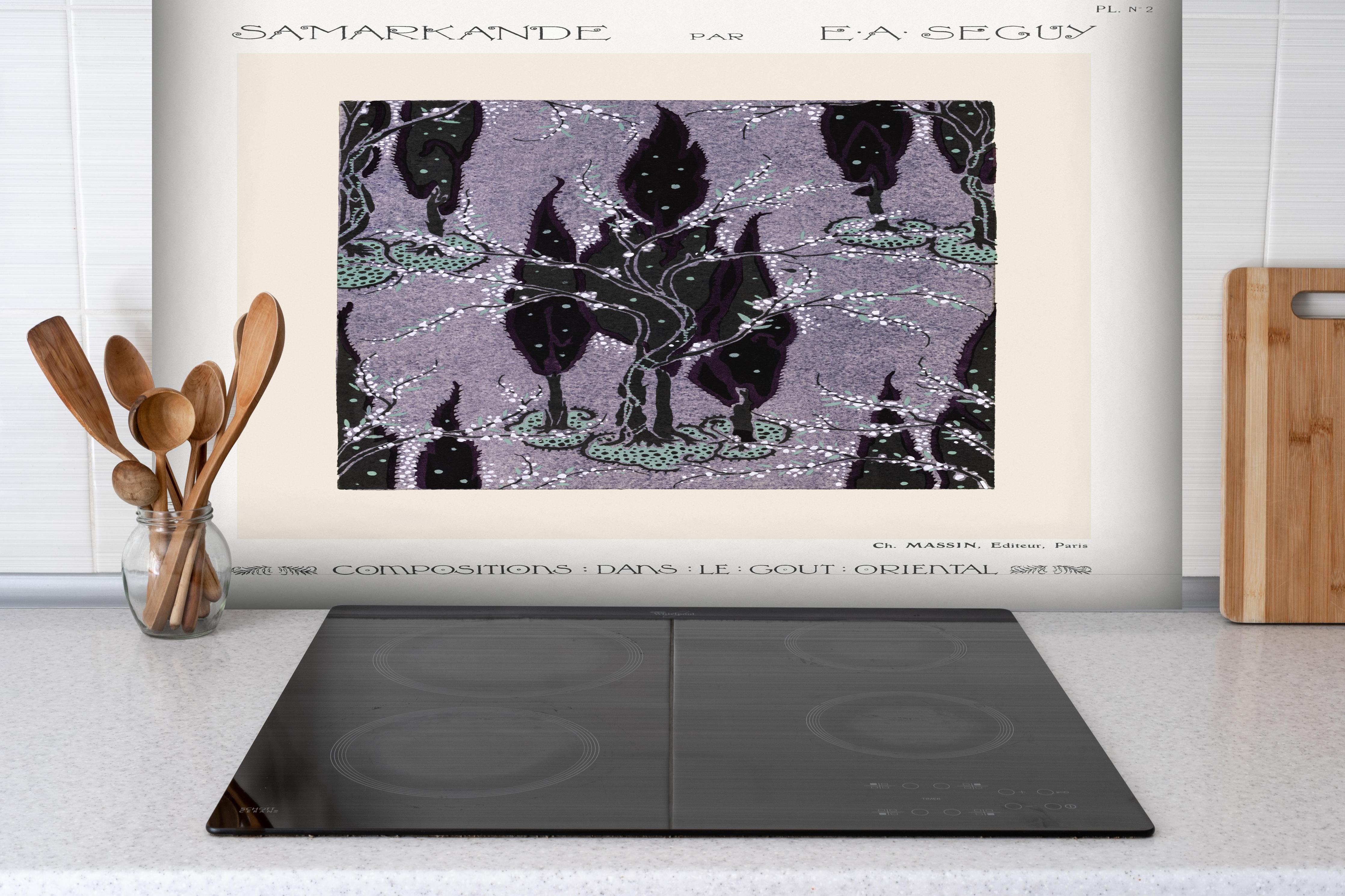 Spritzschutz - Abstrakte Bäume hinter einem Cerankochfeld zwischen Holz-Kochutensilien
