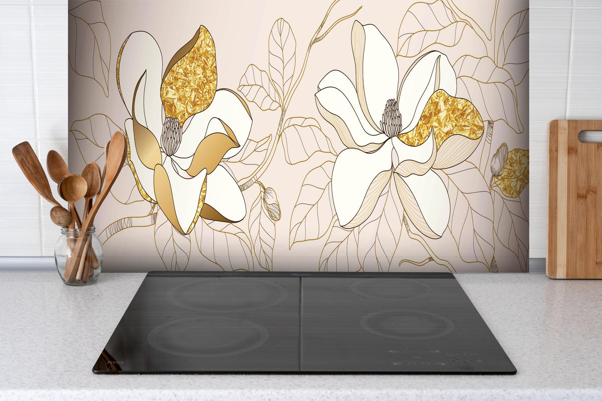 Spritzschutz - Abstrakte Blumenmuster Gouden Illustration hinter einem Cerankochfeld zwischen Holz-Kochutensilien

