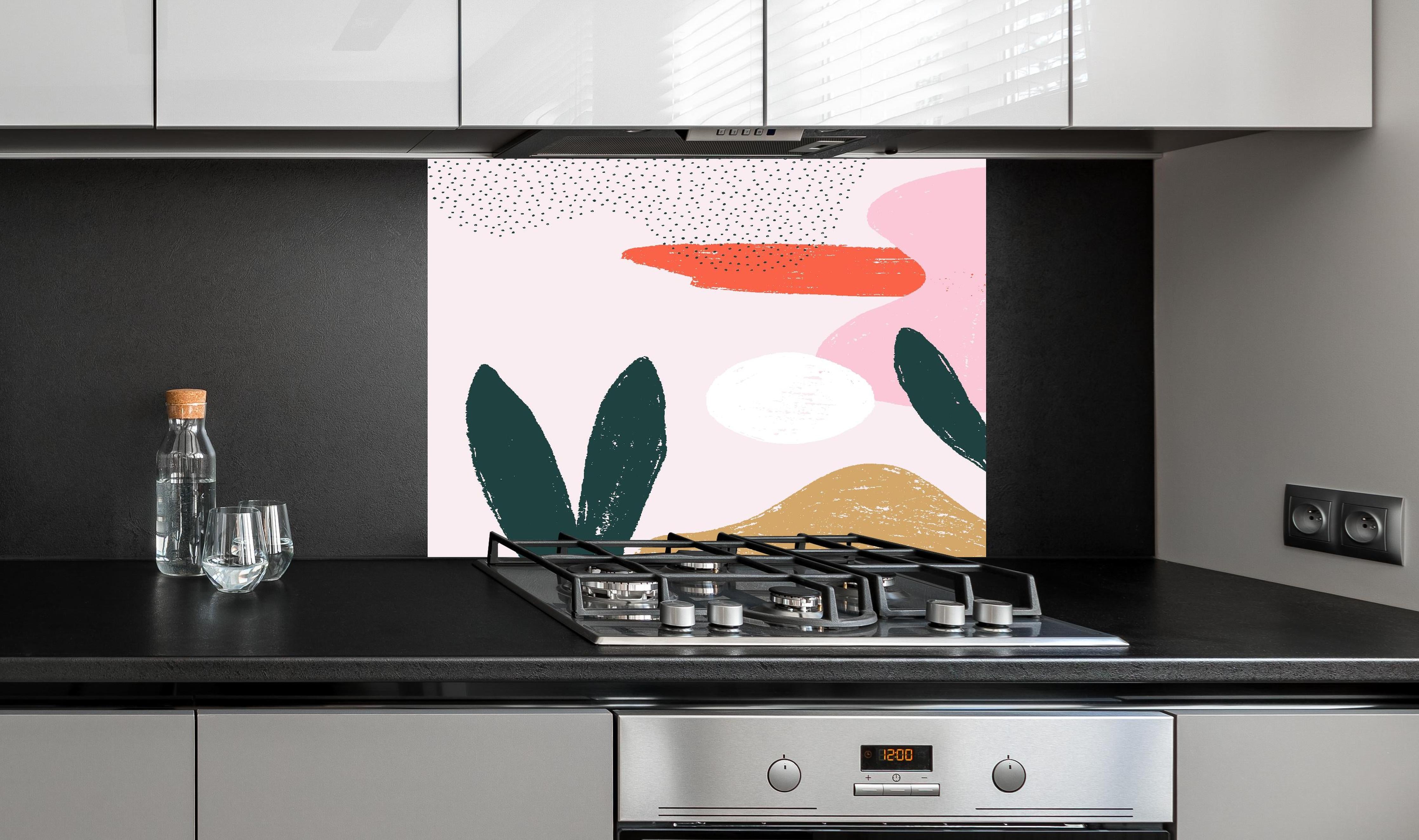 Spritzschutz - Abstrakte Formen und Farbspiele in Pink hinter einem Cerankochfeld zwischen Holz-Kochutensilien
