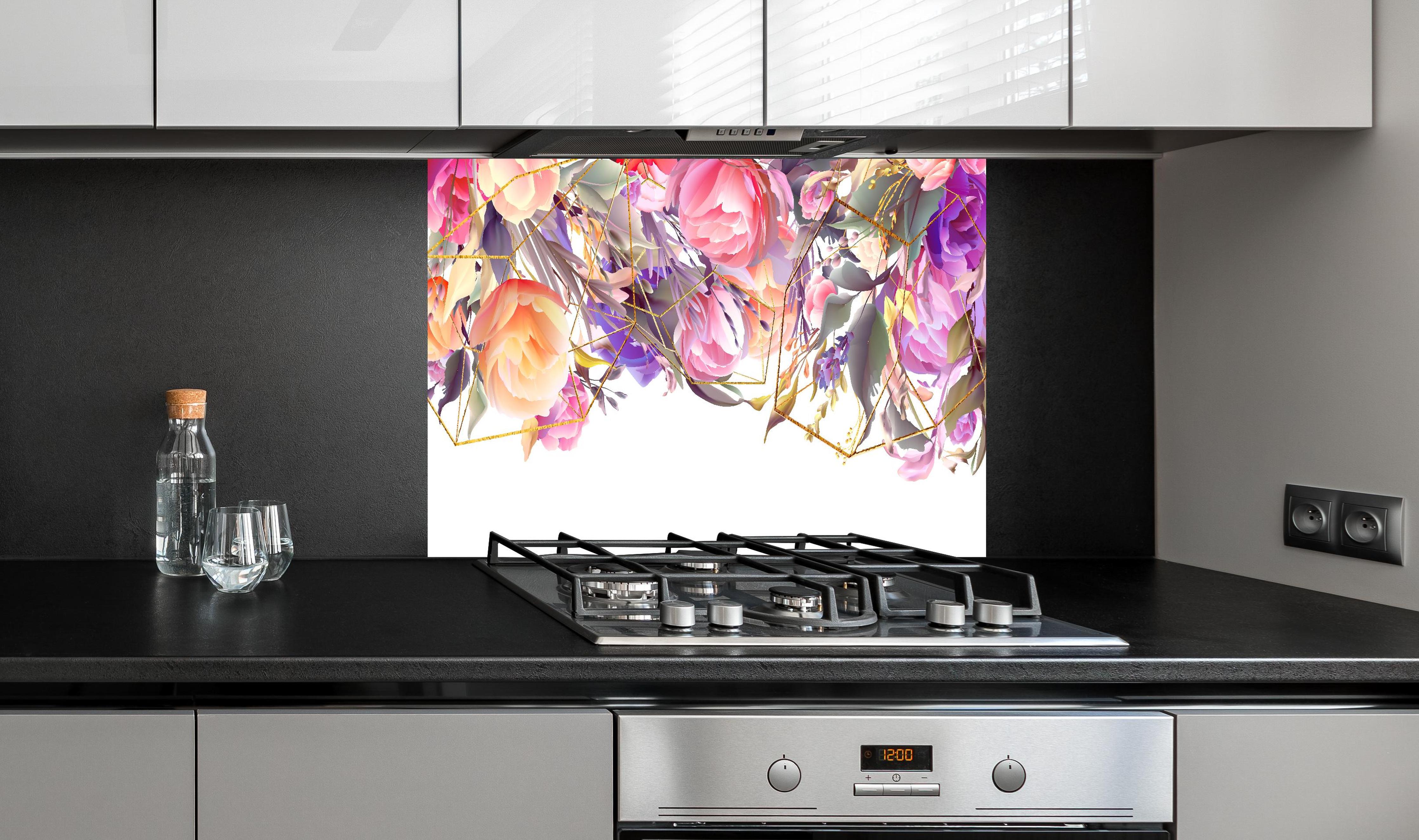 Spritzschutz - Abstrakte Kunst mit bunten Blumen und Geometrie hinter einem Cerankochfeld zwischen Holz-Kochutensilien
