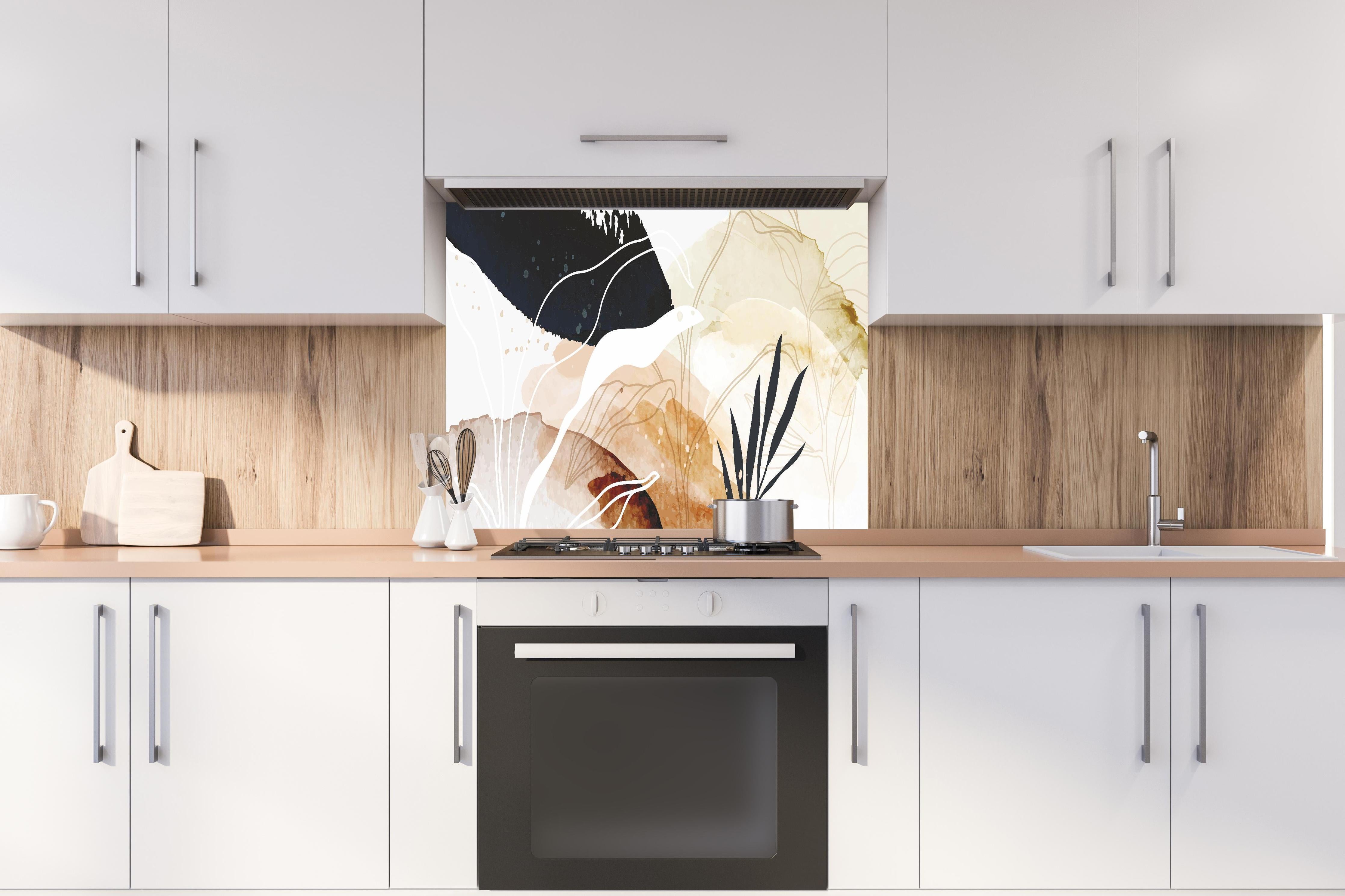 Spritzschutz - Abstrakte Pflanzen und Formen Kunst hinter einem Cerankochfeld zwischen Holz-Kochutensilien
