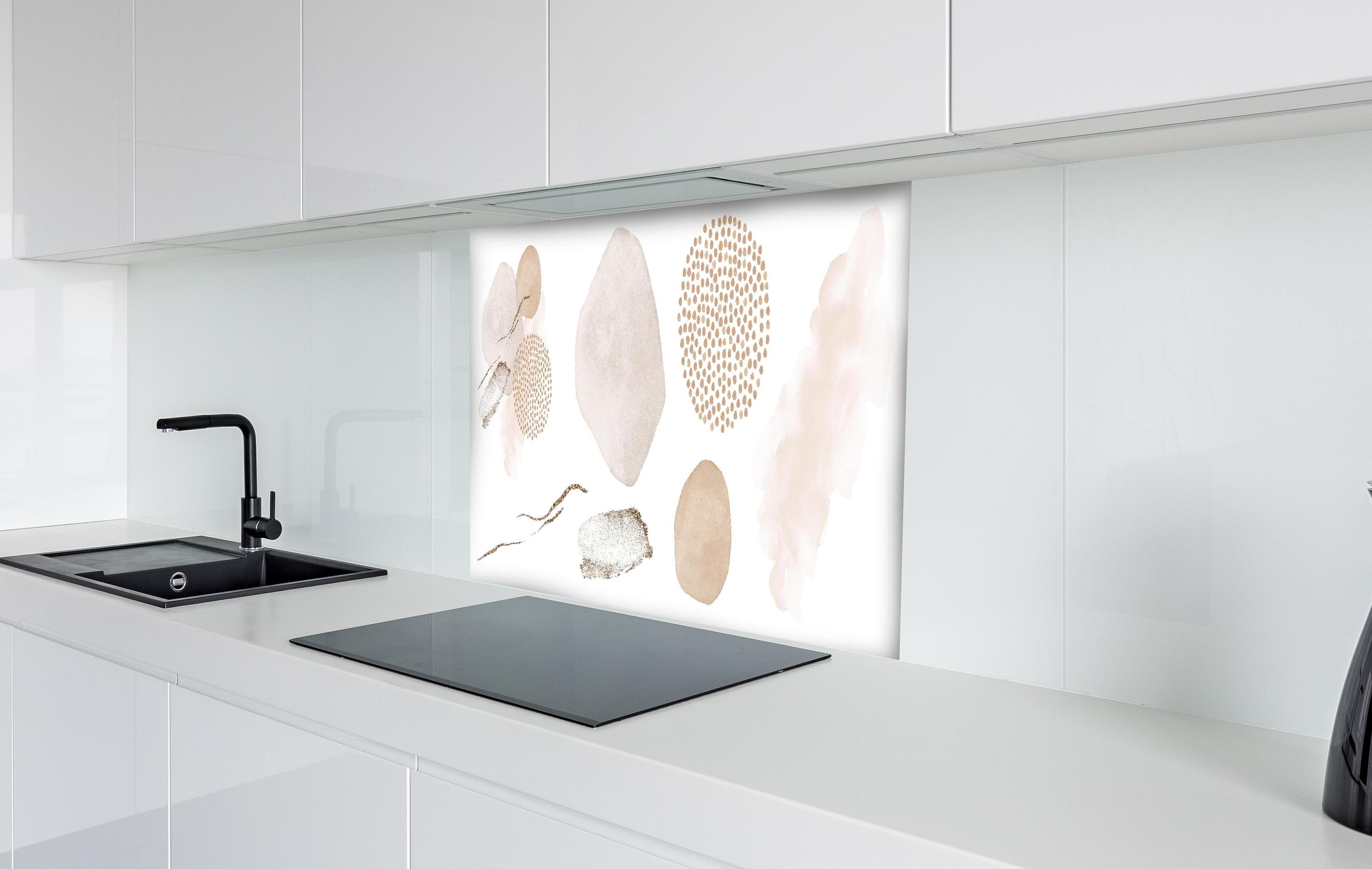 Spritzschutz - Abstrakte blush Elemente hinter einem Cerankochfeld zwischen Holz-Kochutensilien
