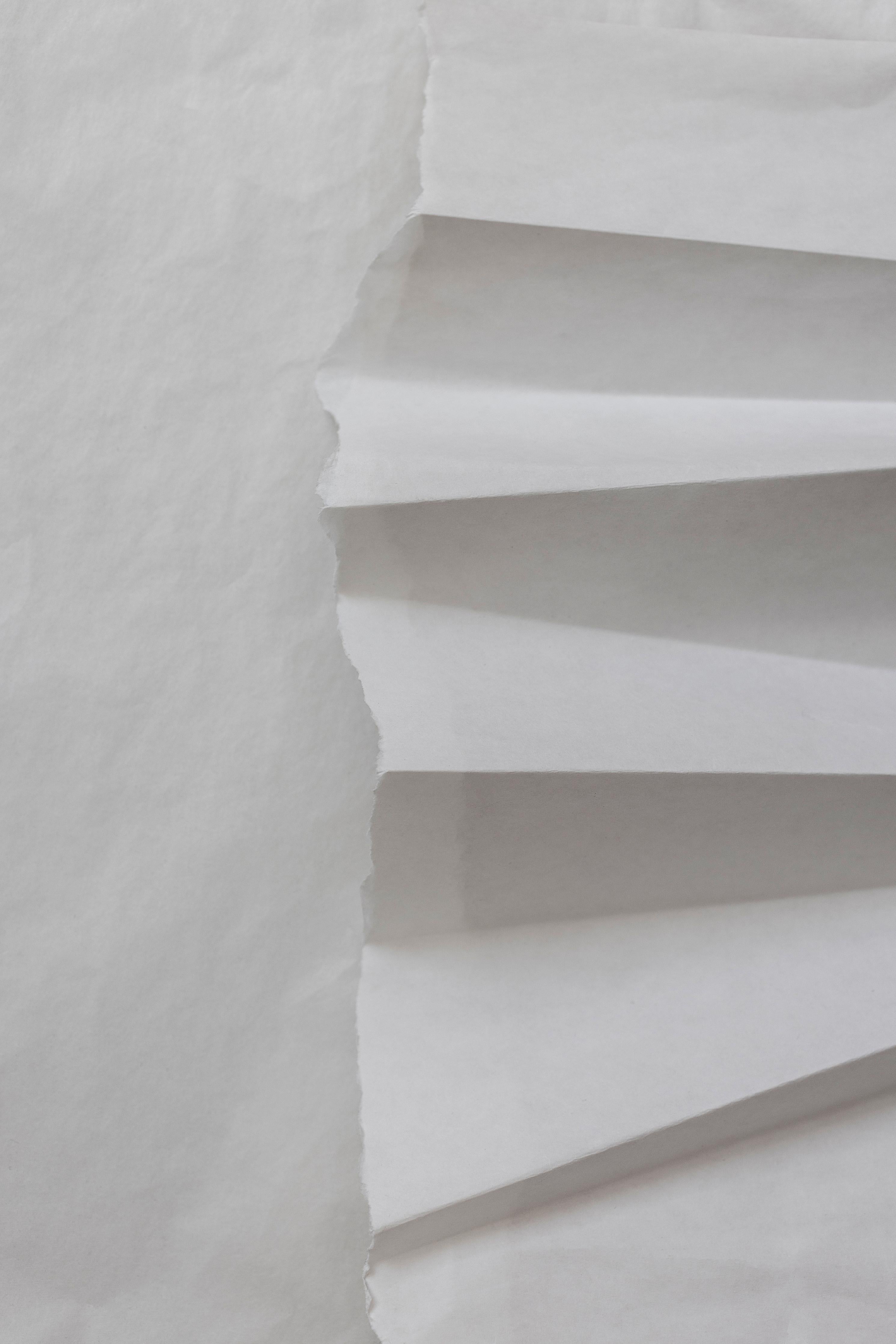 Spritzschutz-Abstrakte weiβe Papierkunst mit Grautönen