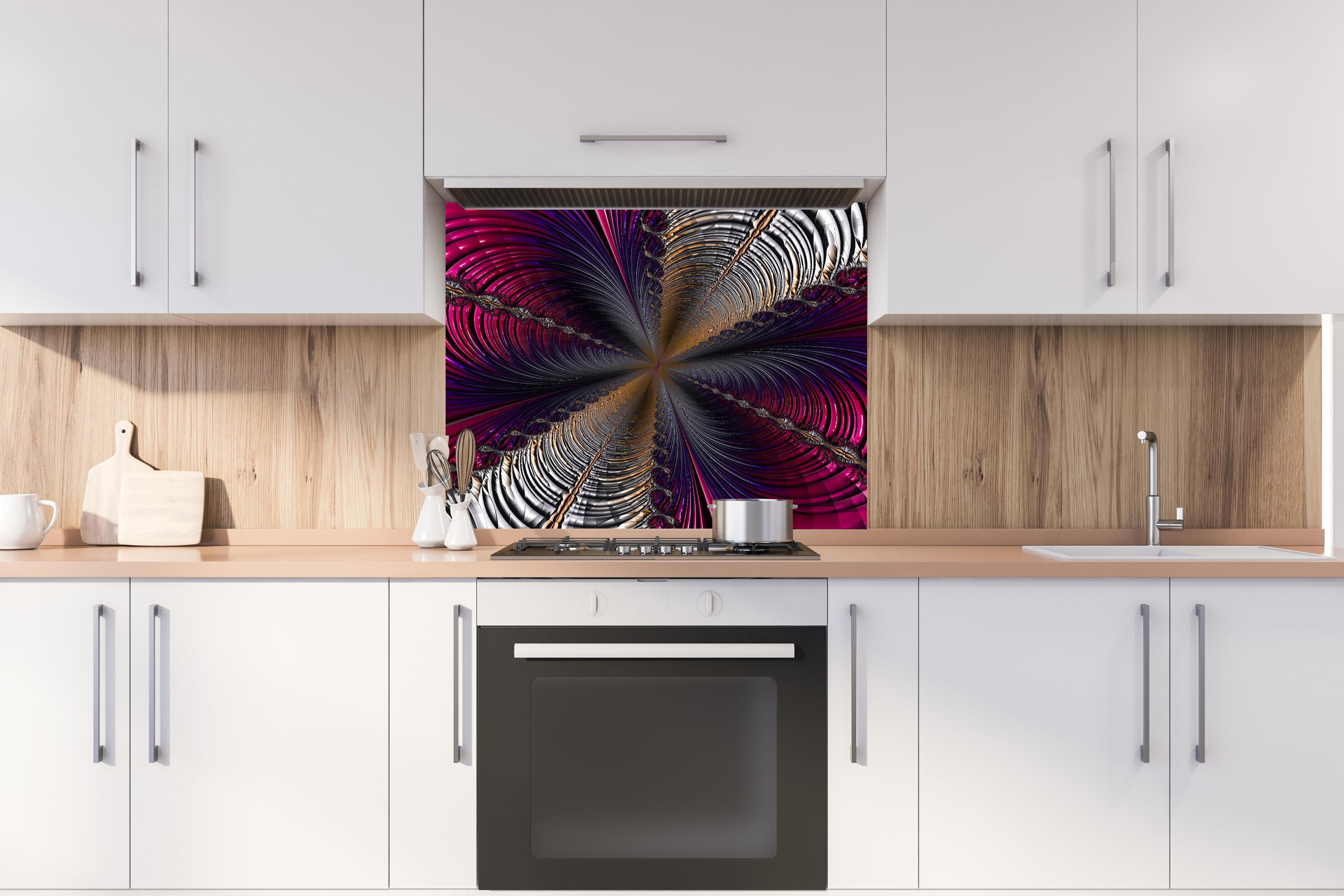 Spritzschutz - Abstrakter lila Tunnelblick hinter einem Cerankochfeld zwischen Holz-Kochutensilien

