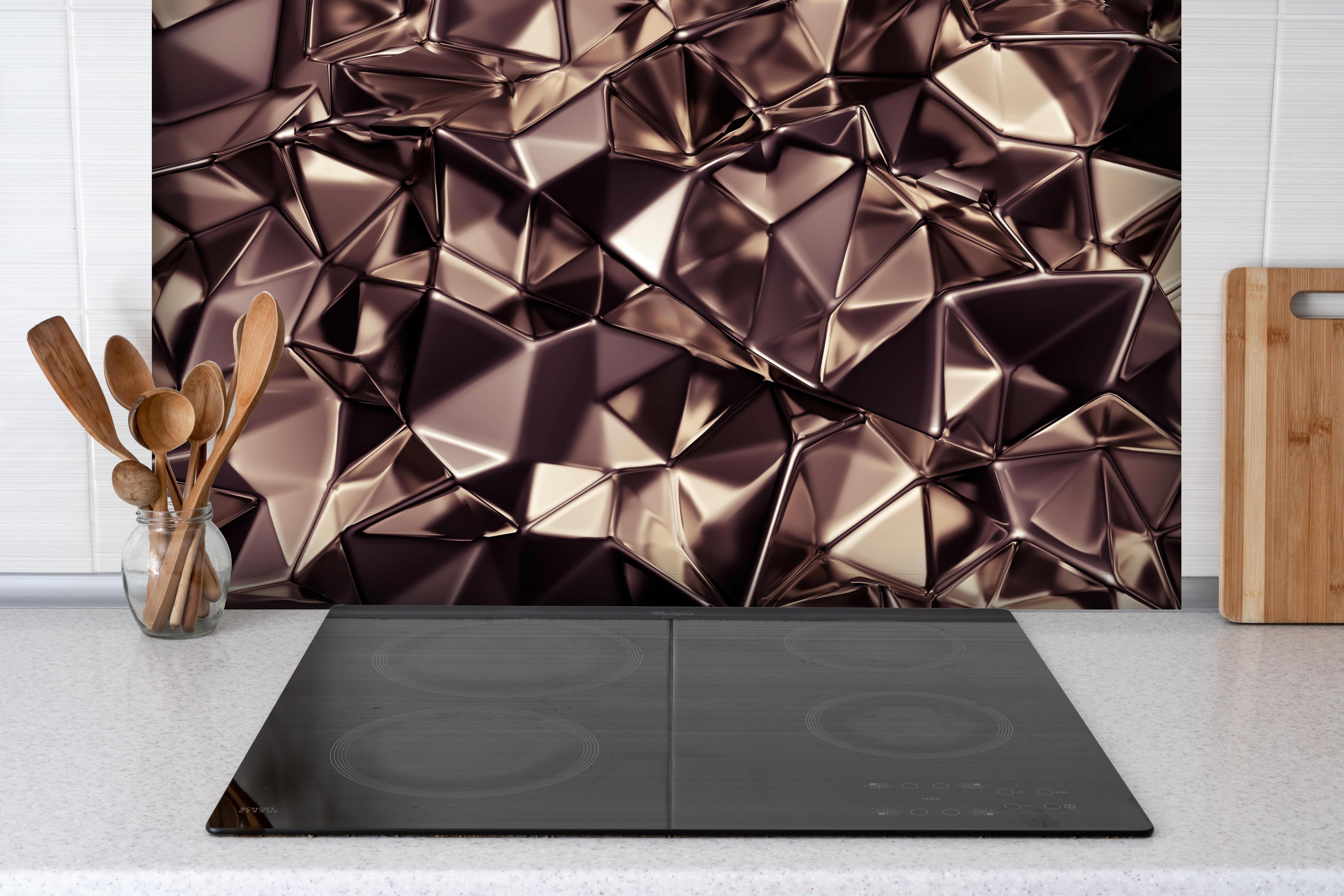 Spritzschutz - Abstraktes Kristall Muster hinter einem Cerankochfeld zwischen Holz-Kochutensilien
