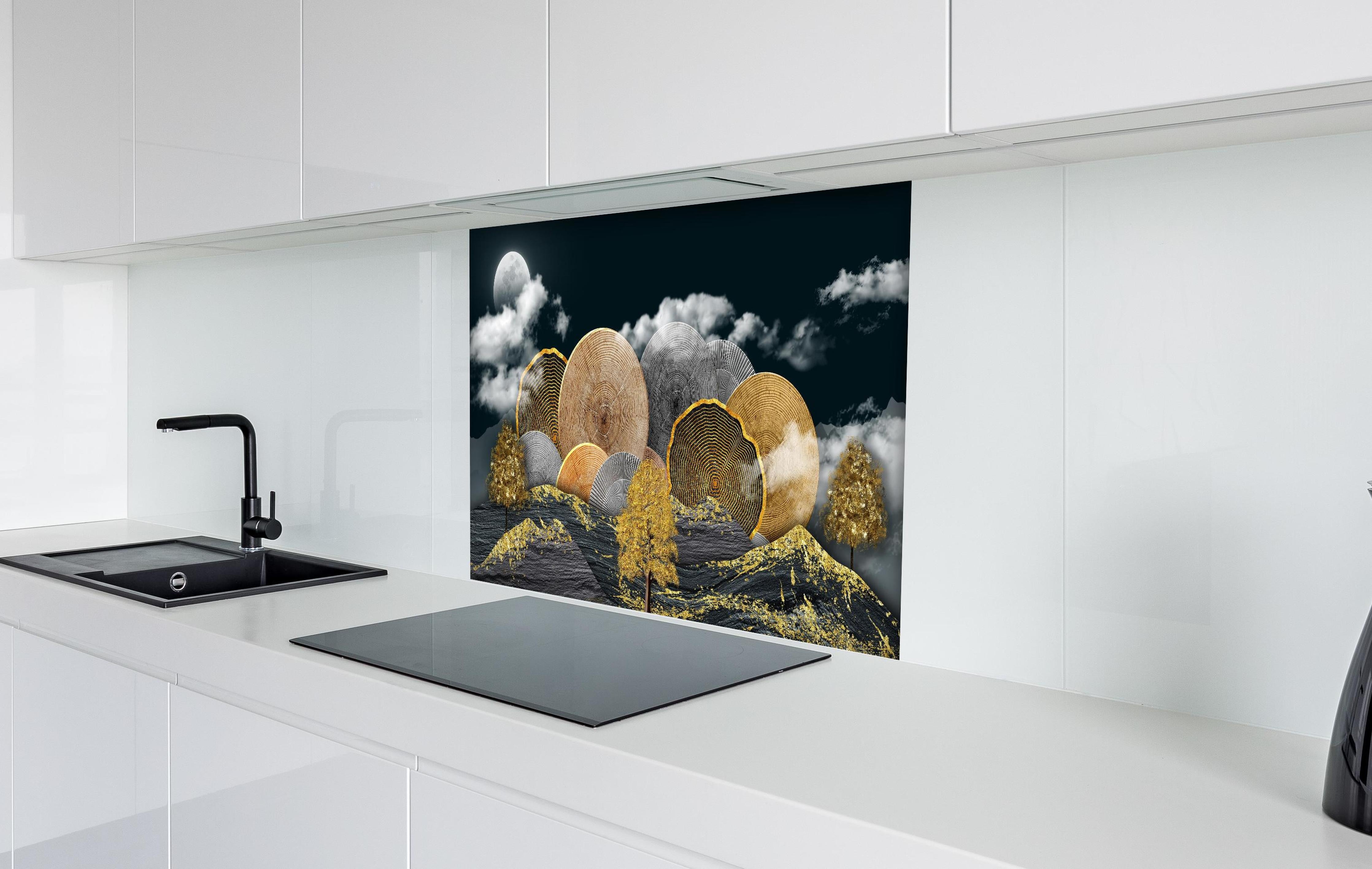 Spritzschutz - Abstraktes Landschaftsmuster - Nächtlich hinter einem Cerankochfeld zwischen Holz-Kochutensilien
