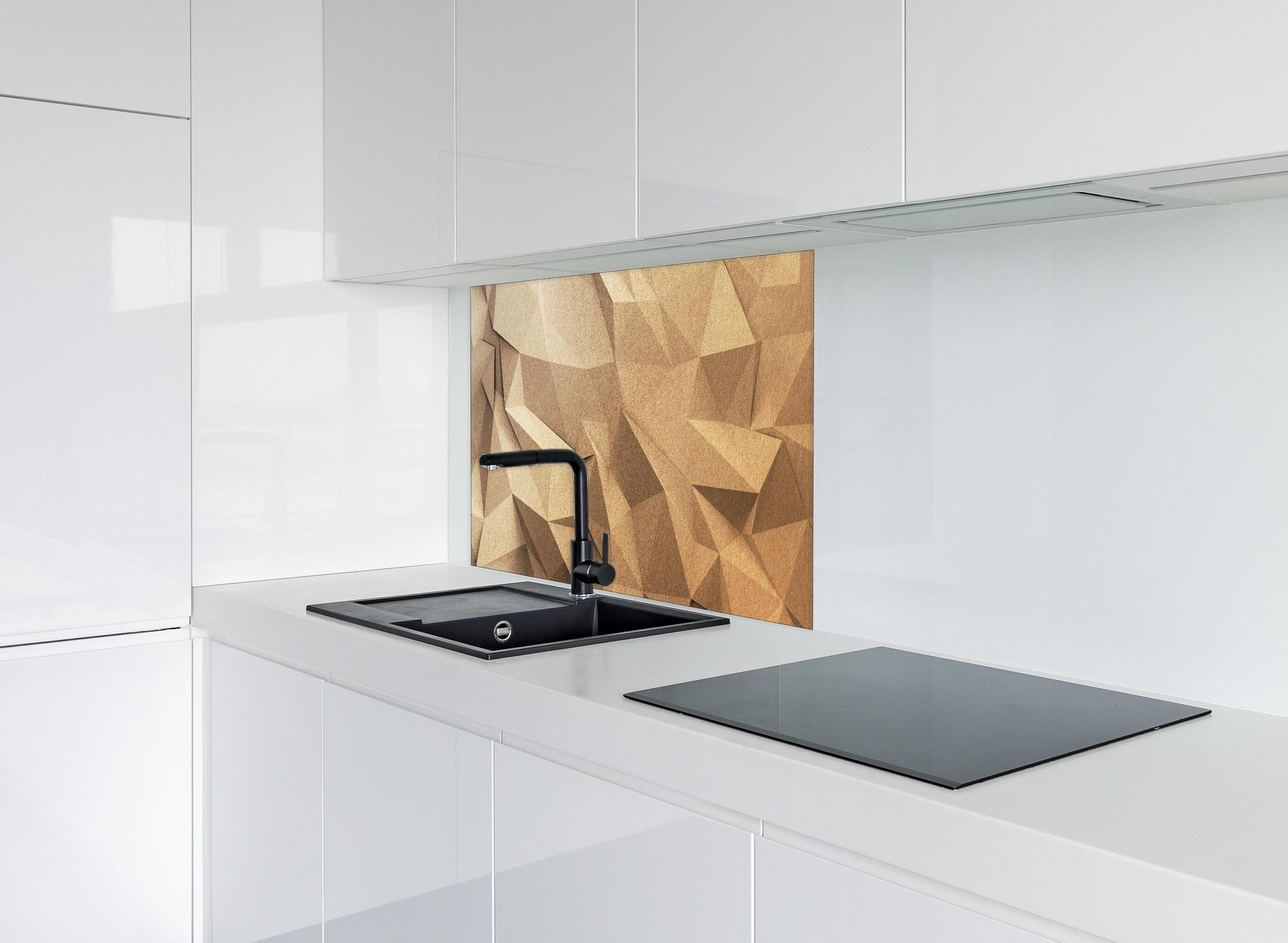 Spritzschutz - Abstraktes Polygon Handwerk hinter einem Cerankochfeld zwischen Holz-Kochutensilien
