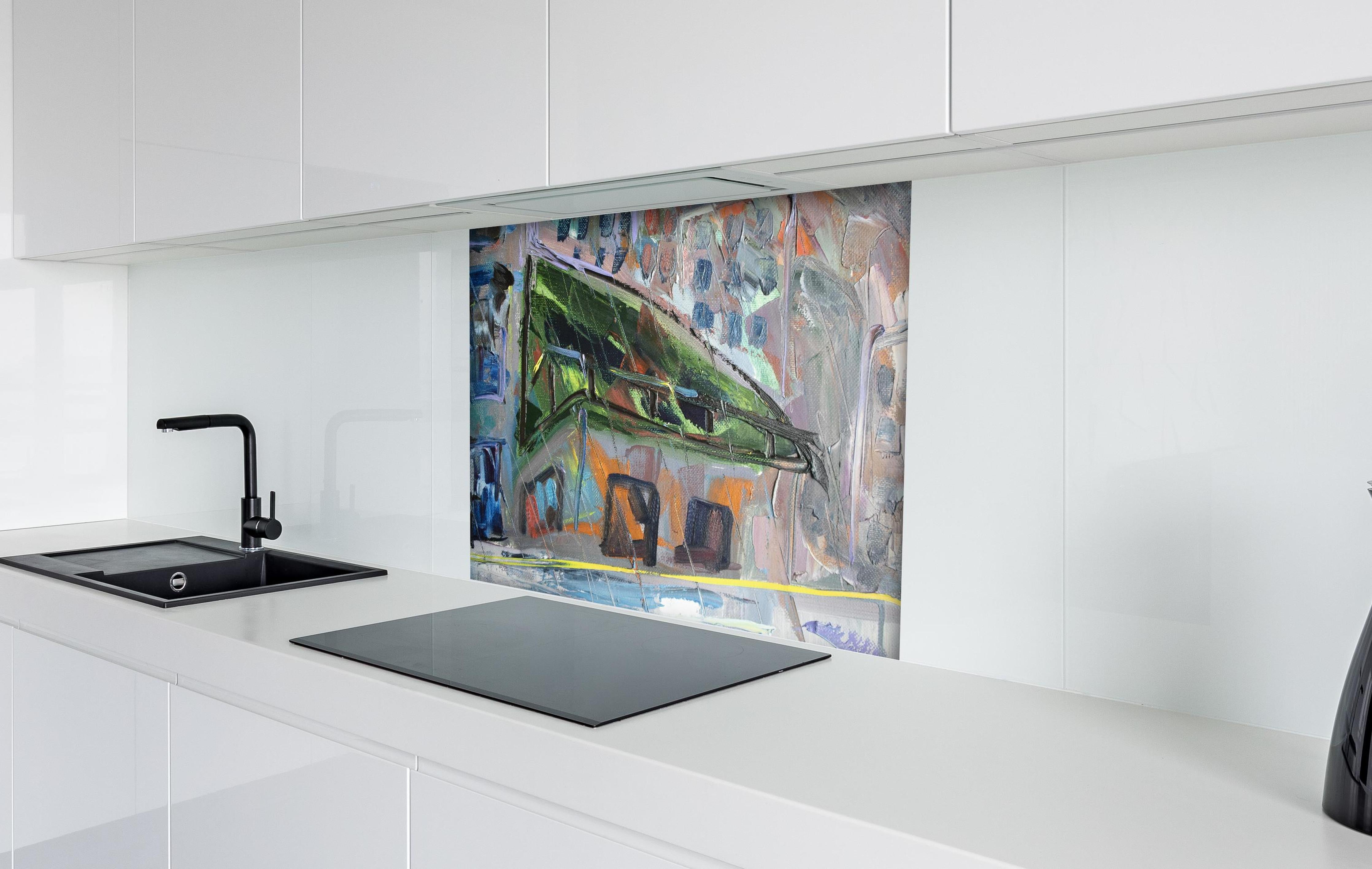 Spritzschutz - Acryl Farben Kunst - Gebäude hinter einem Cerankochfeld zwischen Holz-Kochutensilien
