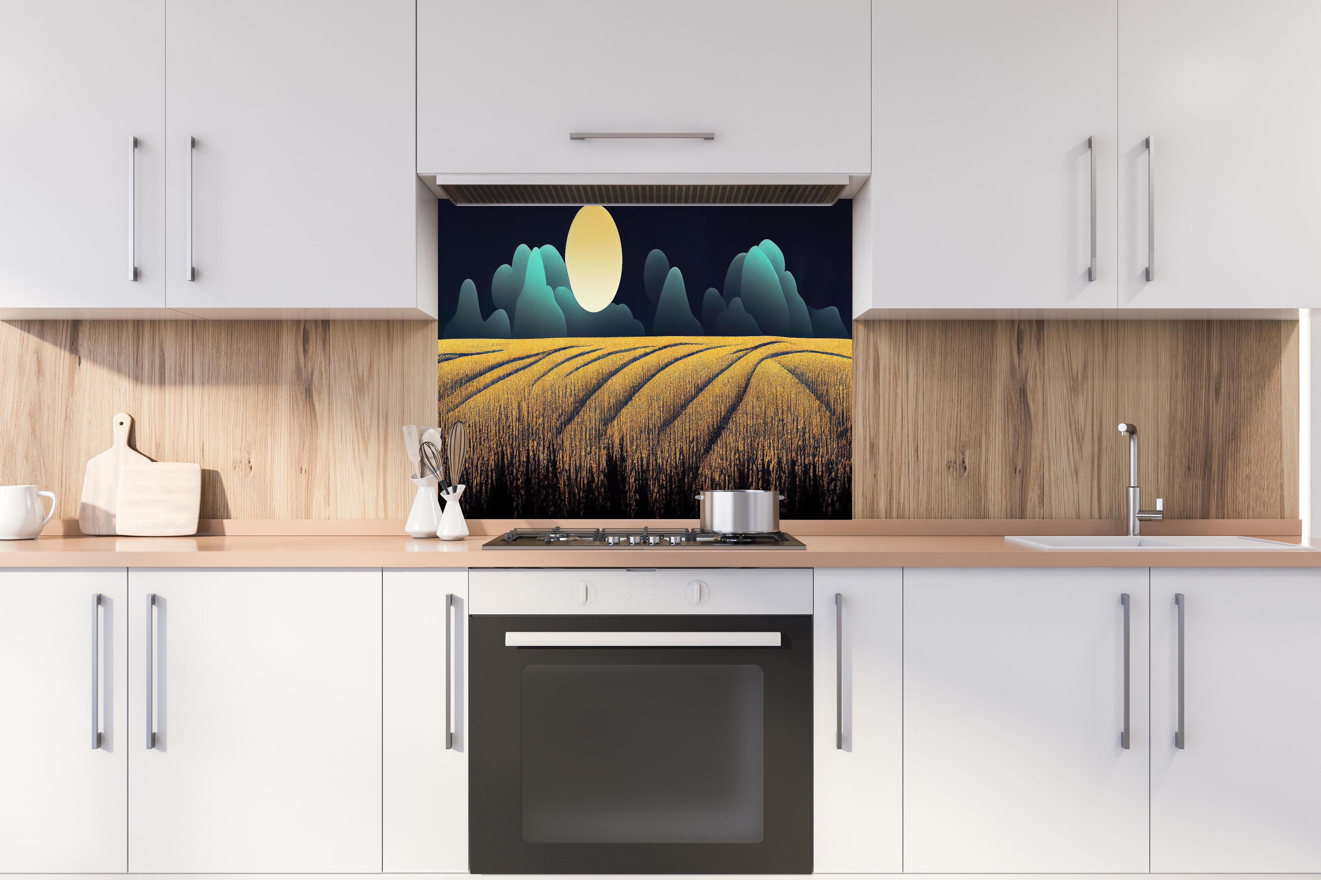 Spritzschutz - Agrarfeld bei Nacht mit Mond Wallpaper hinter einem Cerankochfeld zwischen Holz-Kochutensilien
