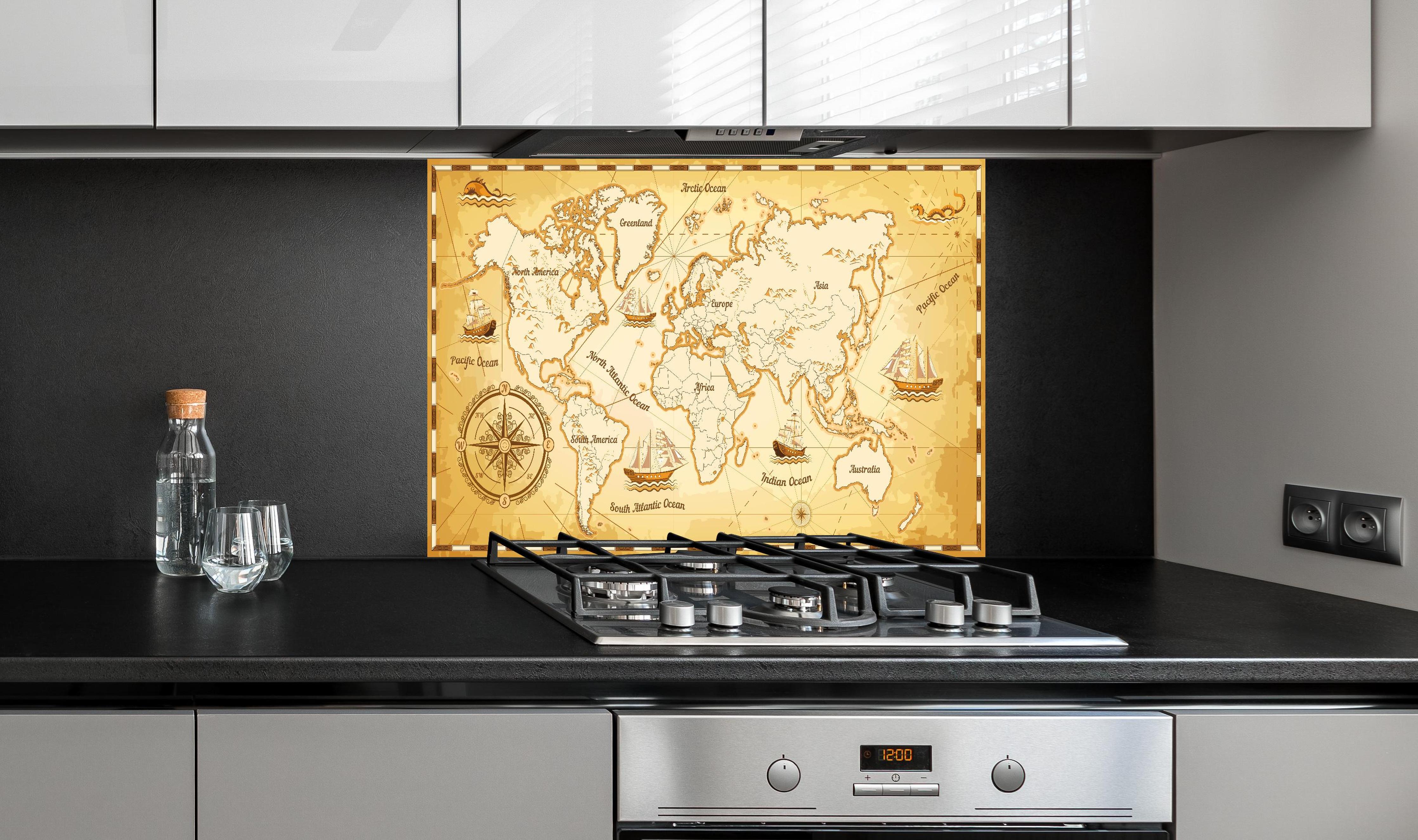 Spritzschutz - Antike Weltkarte im Sepia-Look Poster hinter einem Cerankochfeld zwischen Holz-Kochutensilien
