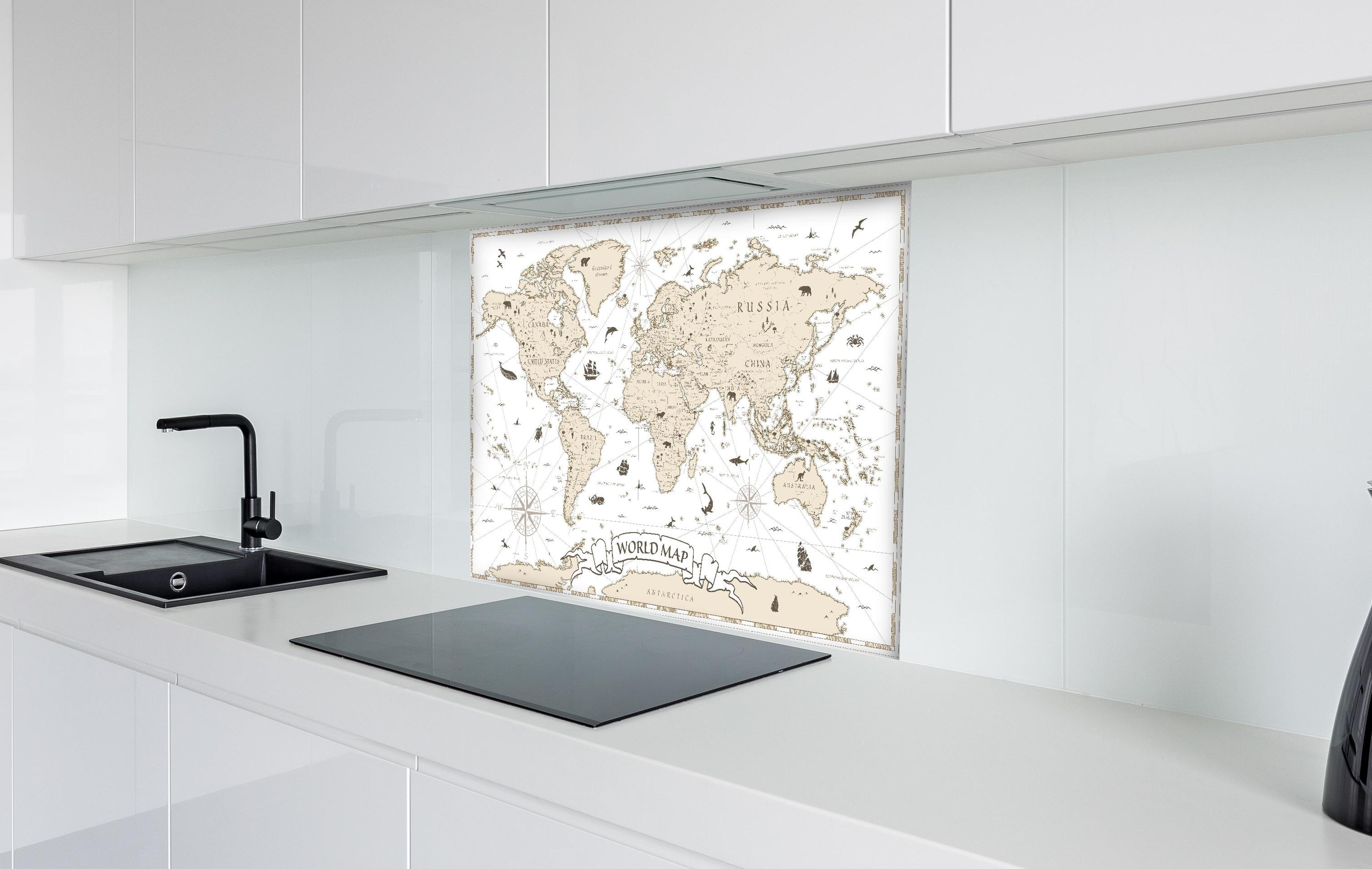 Spritzschutz - Antike stilisierte Weltkarte in Sepiatönen hinter einem Cerankochfeld zwischen Holz-Kochutensilien
