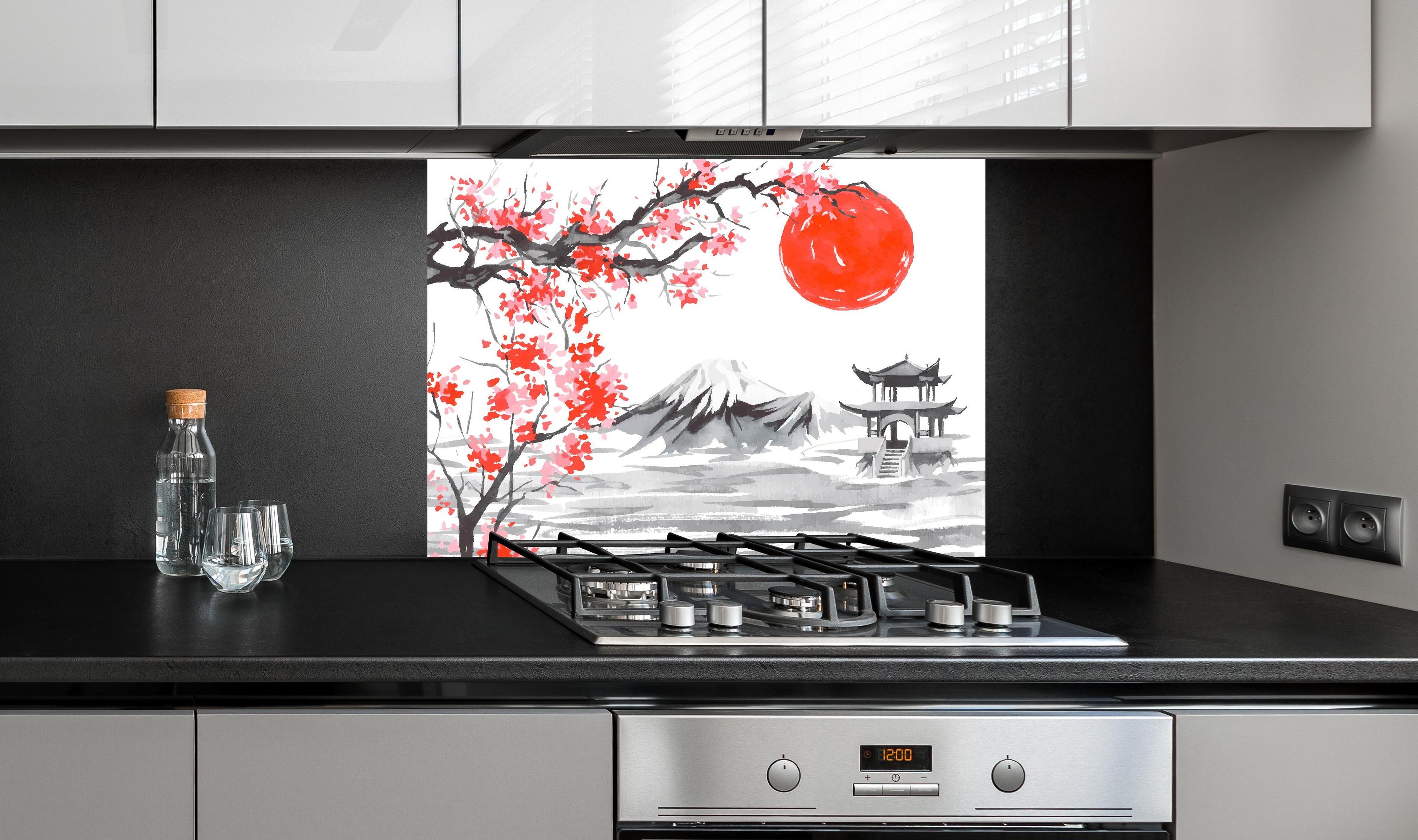 Spritzschutz - Asiatische Aquarellkunst mit Berg & Sonne hinter einem Cerankochfeld zwischen Holz-Kochutensilien
