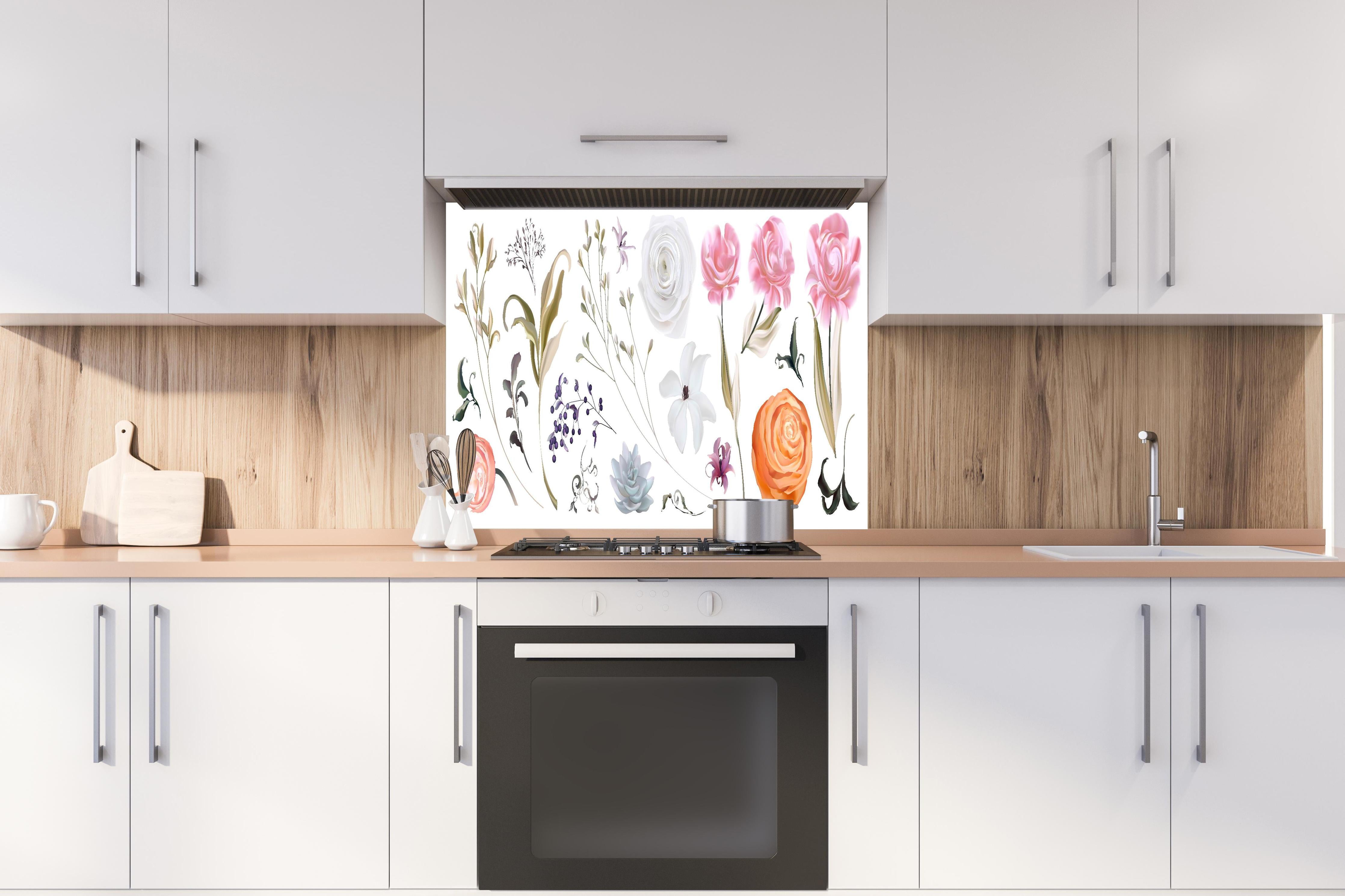 Spritzschutz - Ausdrucksstarke Illustrationen von Blumen hinter einem Cerankochfeld zwischen Holz-Kochutensilien
