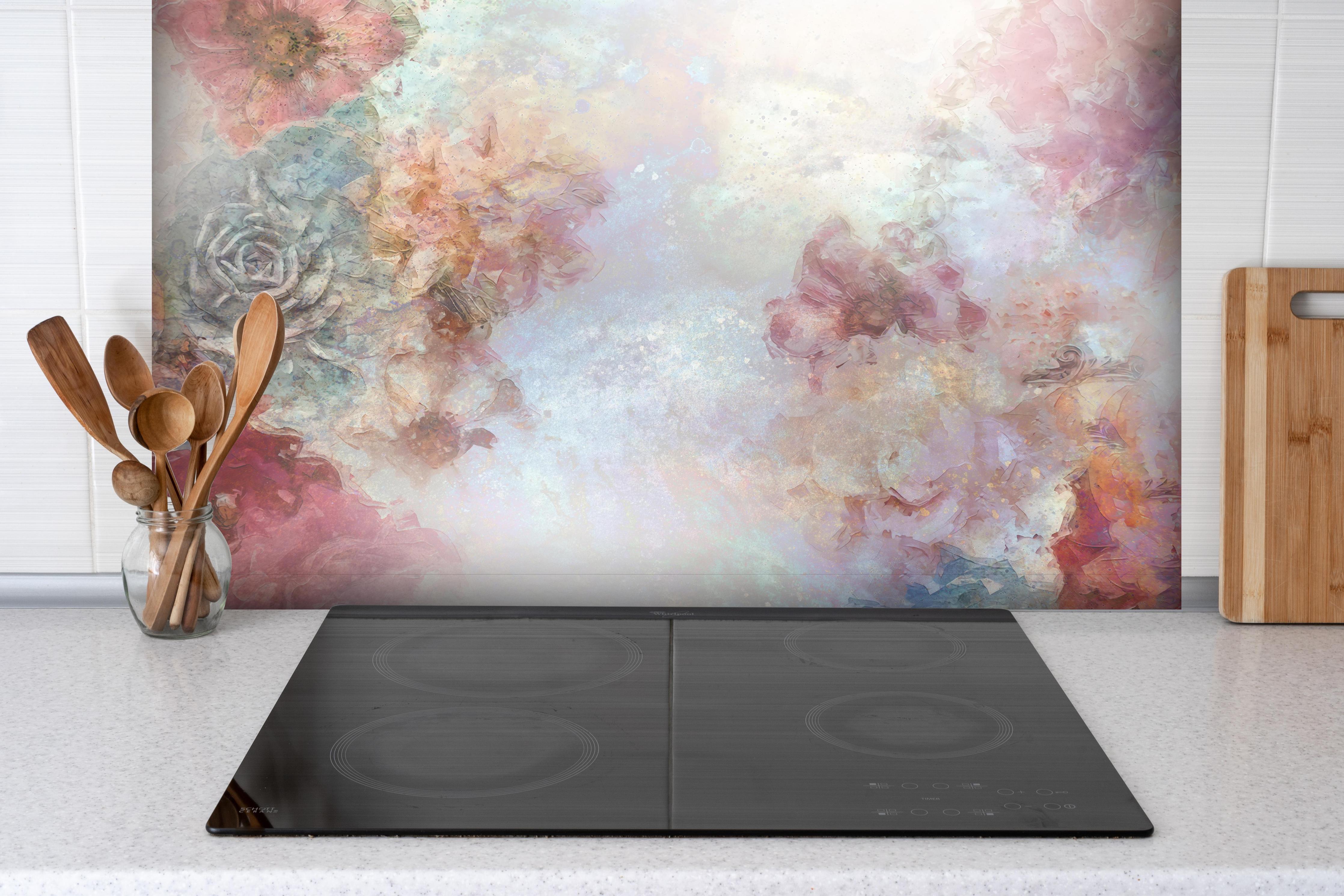 Spritzschutz - Buntes Blumen Portrait hinter einem Cerankochfeld zwischen Holz-Kochutensilien
