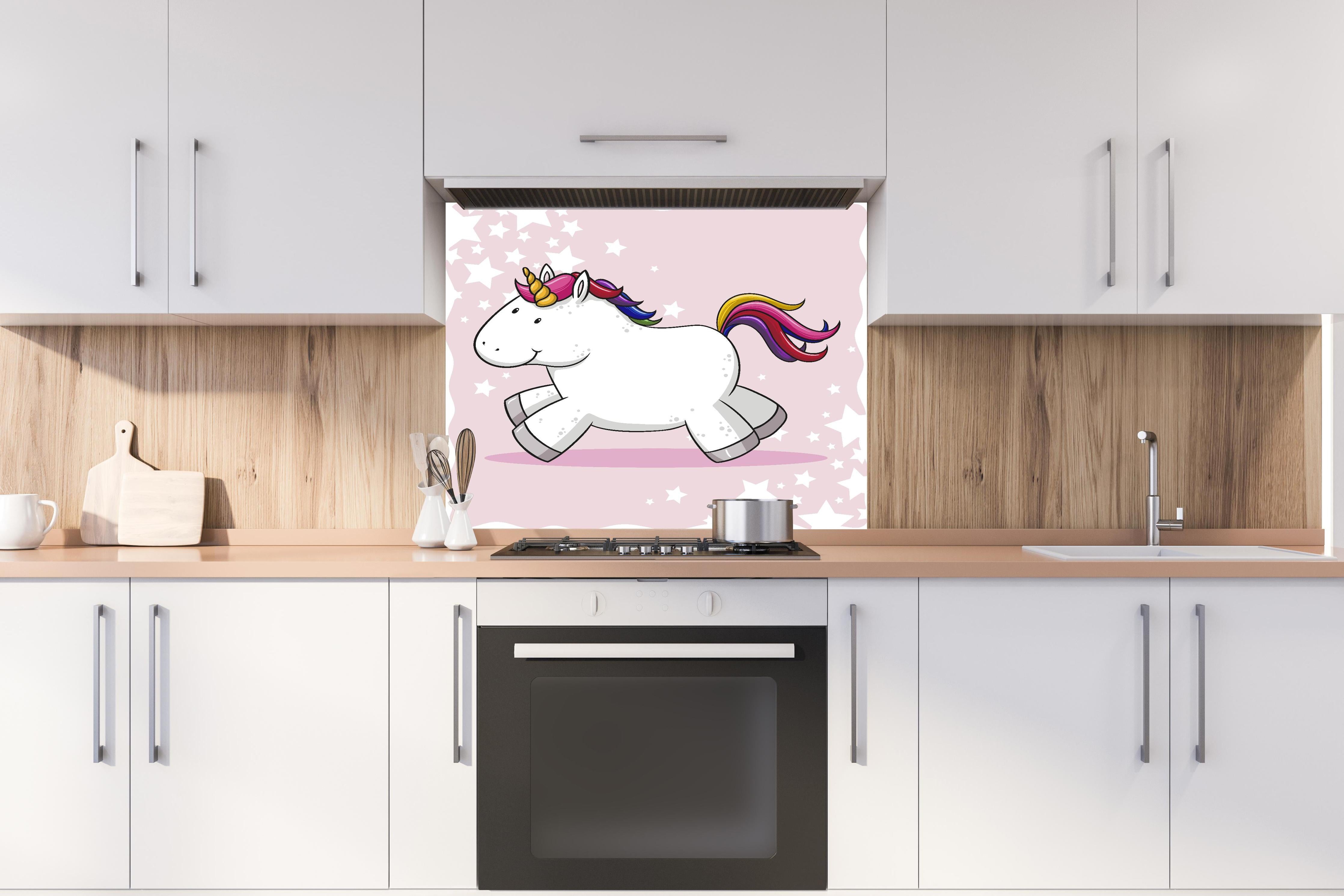 Spritzschutz - Buntes Einhorn Vektor für Kinder hinter einem Cerankochfeld zwischen Holz-Kochutensilien
