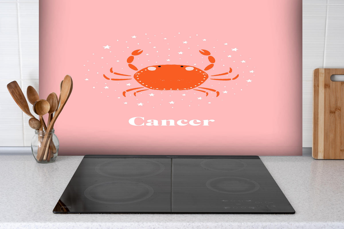 Spritzschutz - Cancer Zodiac Illustration in Pink hinter einem Cerankochfeld zwischen Holz-Kochutensilien
