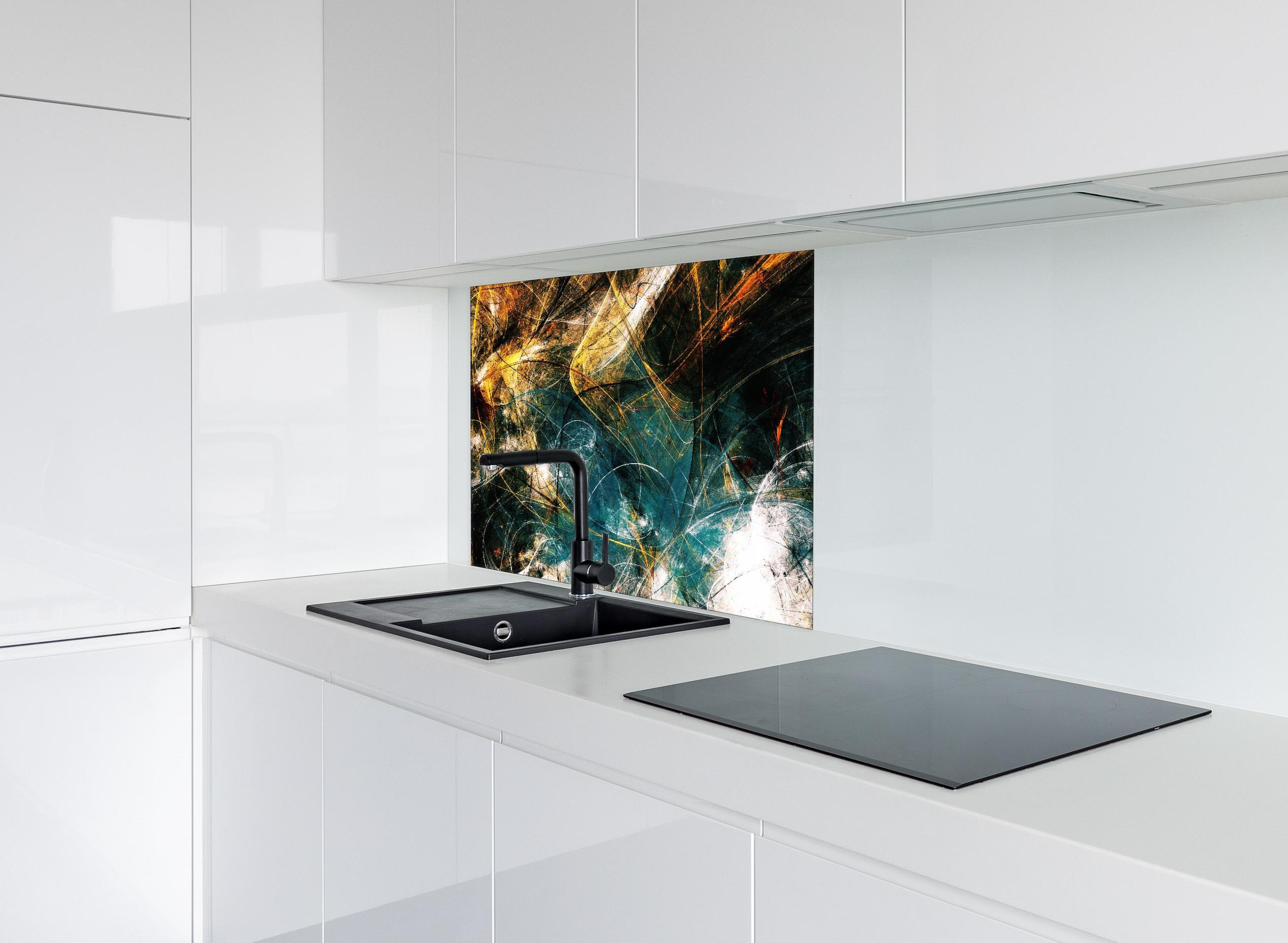 Spritzschutz - Chaotische 3D- Illustration hinter einem Cerankochfeld zwischen Holz-Kochutensilien
