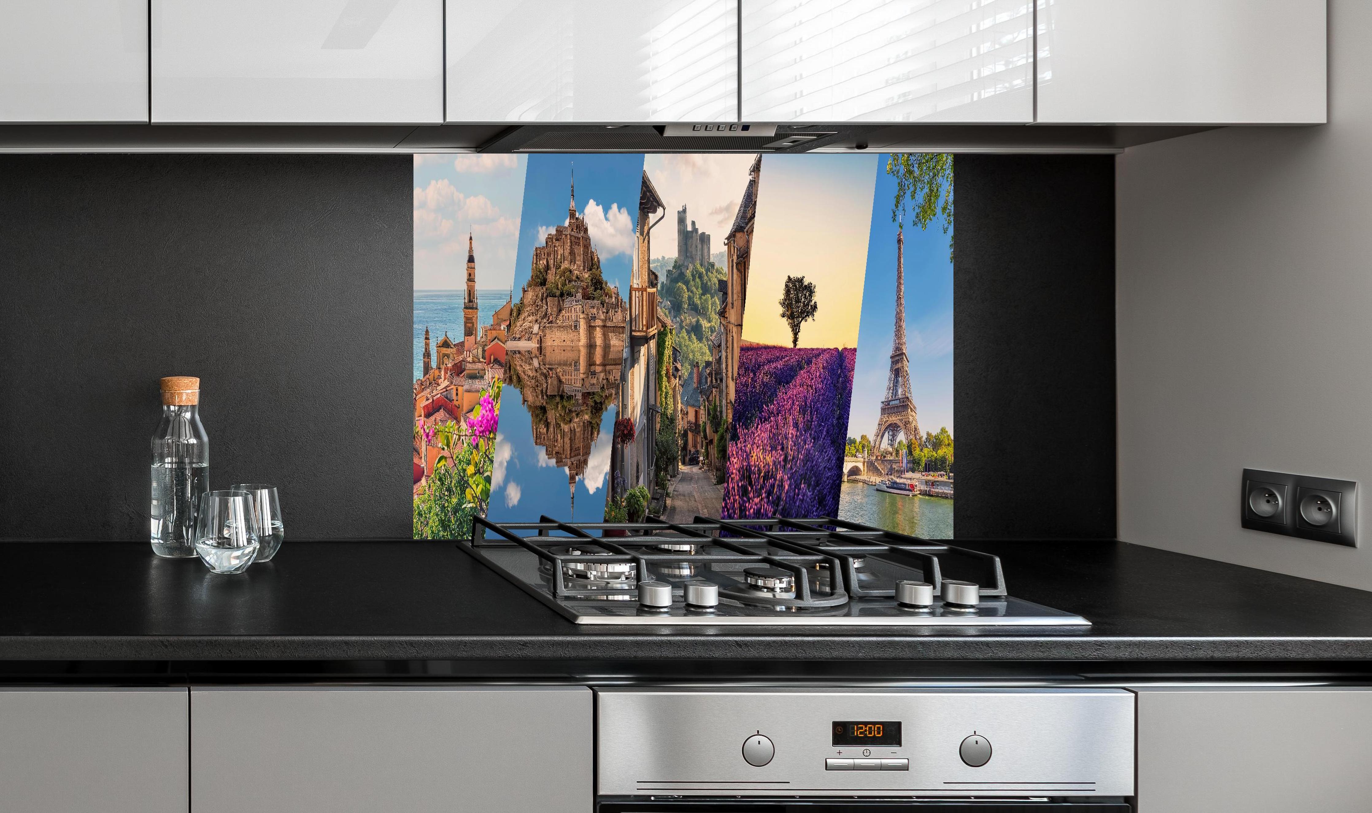 Spritzschutz - Collage von Sehenswürdigkeiten hinter einem Cerankochfeld zwischen Holz-Kochutensilien
