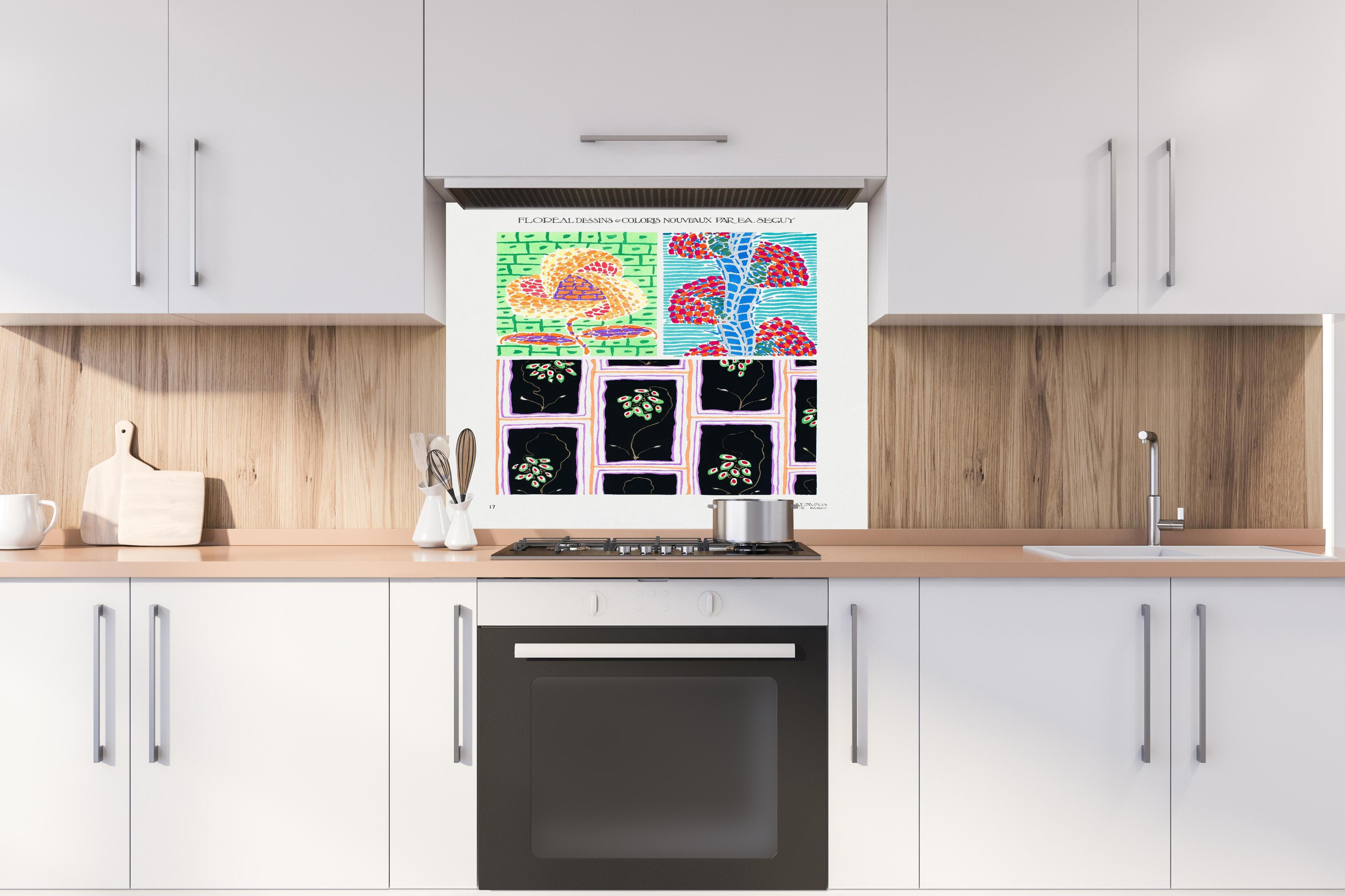 Spritzschutz - EA Seguy Vintage Blumen Kunstwerk hinter einem Cerankochfeld zwischen Holz-Kochutensilien
