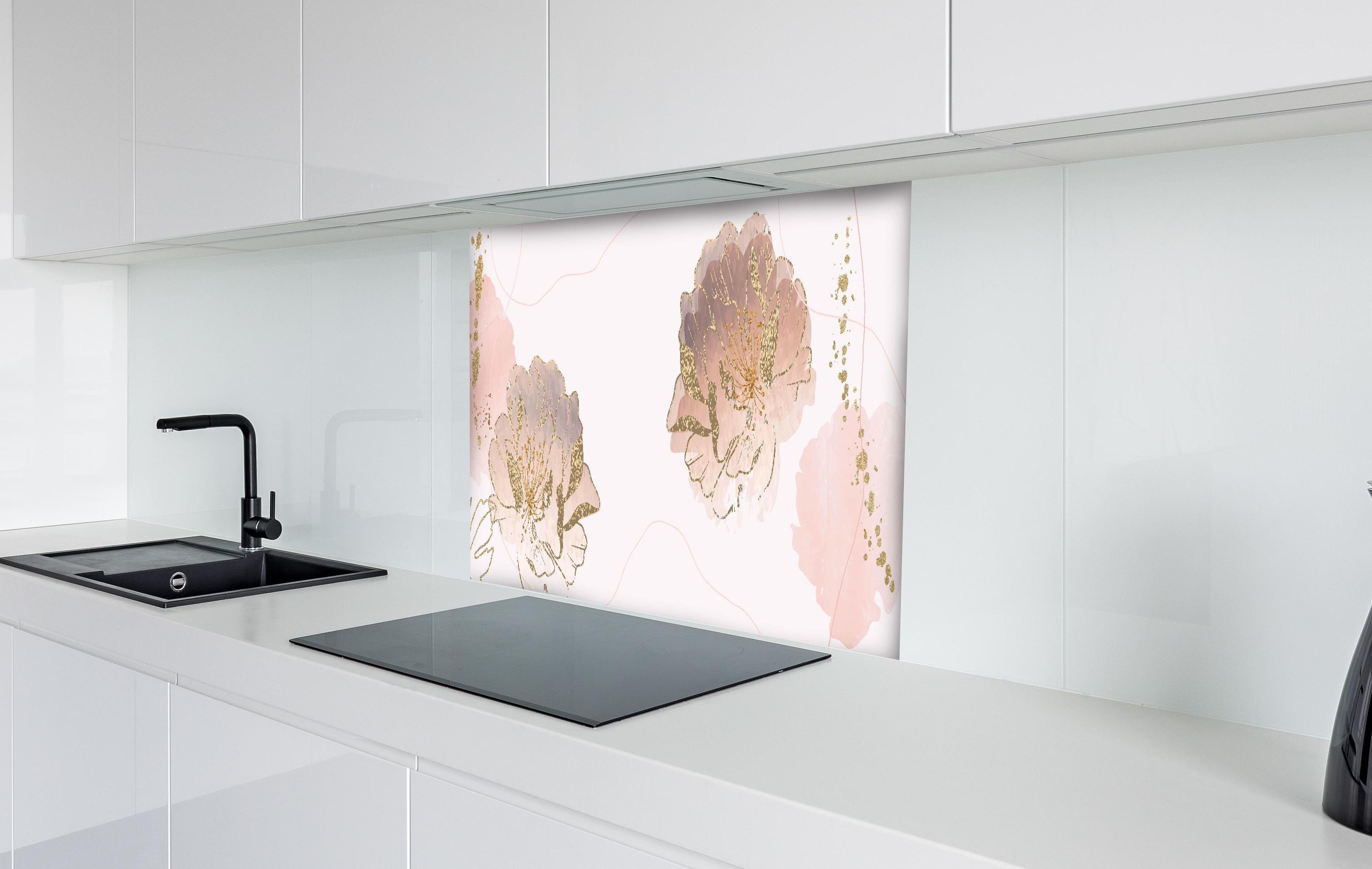 Spritzschutz - Elegante Pfingstrosen Zeichnung in Pastelltönen hinter einem Cerankochfeld zwischen Holz-Kochutensilien
