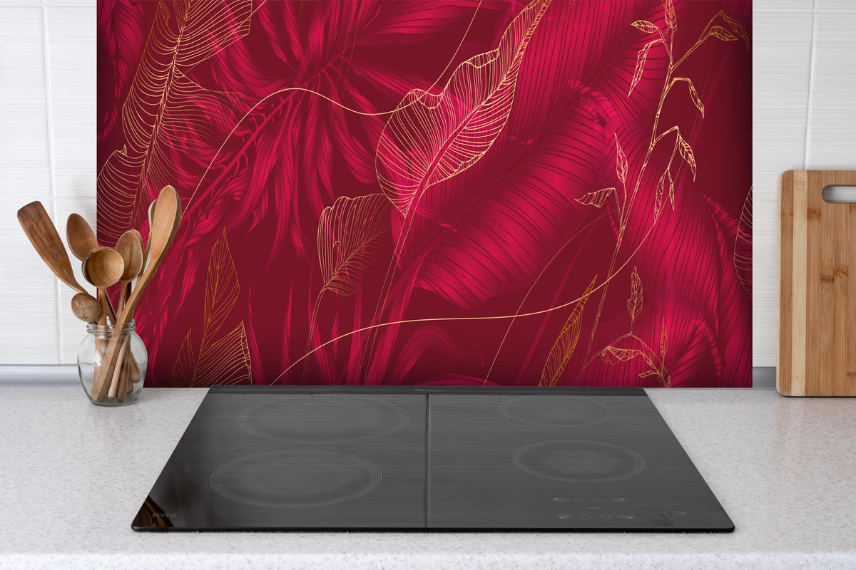 Spritzschutz - Elegante Rote Textur mit Blumenmuster hinter einem Cerankochfeld zwischen Holz-Kochutensilien
