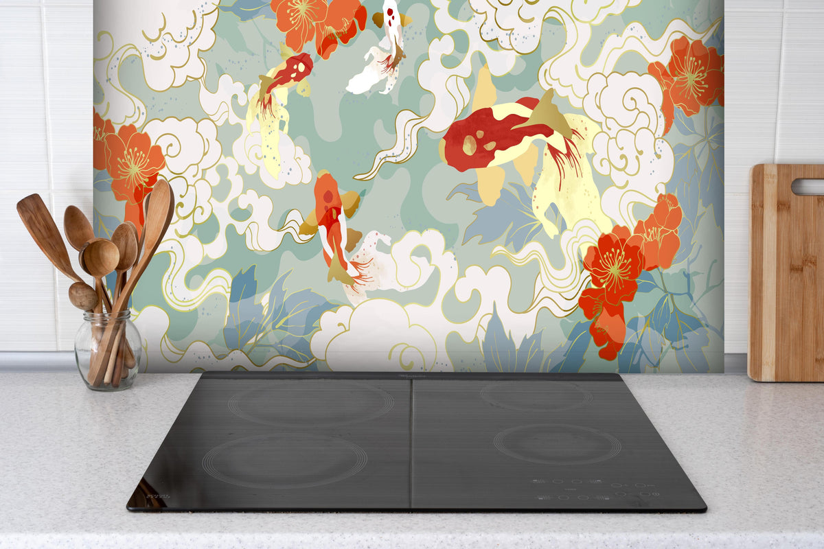 Spritzschutz - Farbenfrohes Koi-Karpfen-Muster im asiatischen Stil hinter einem Cerankochfeld zwischen Holz-Kochutensilien
