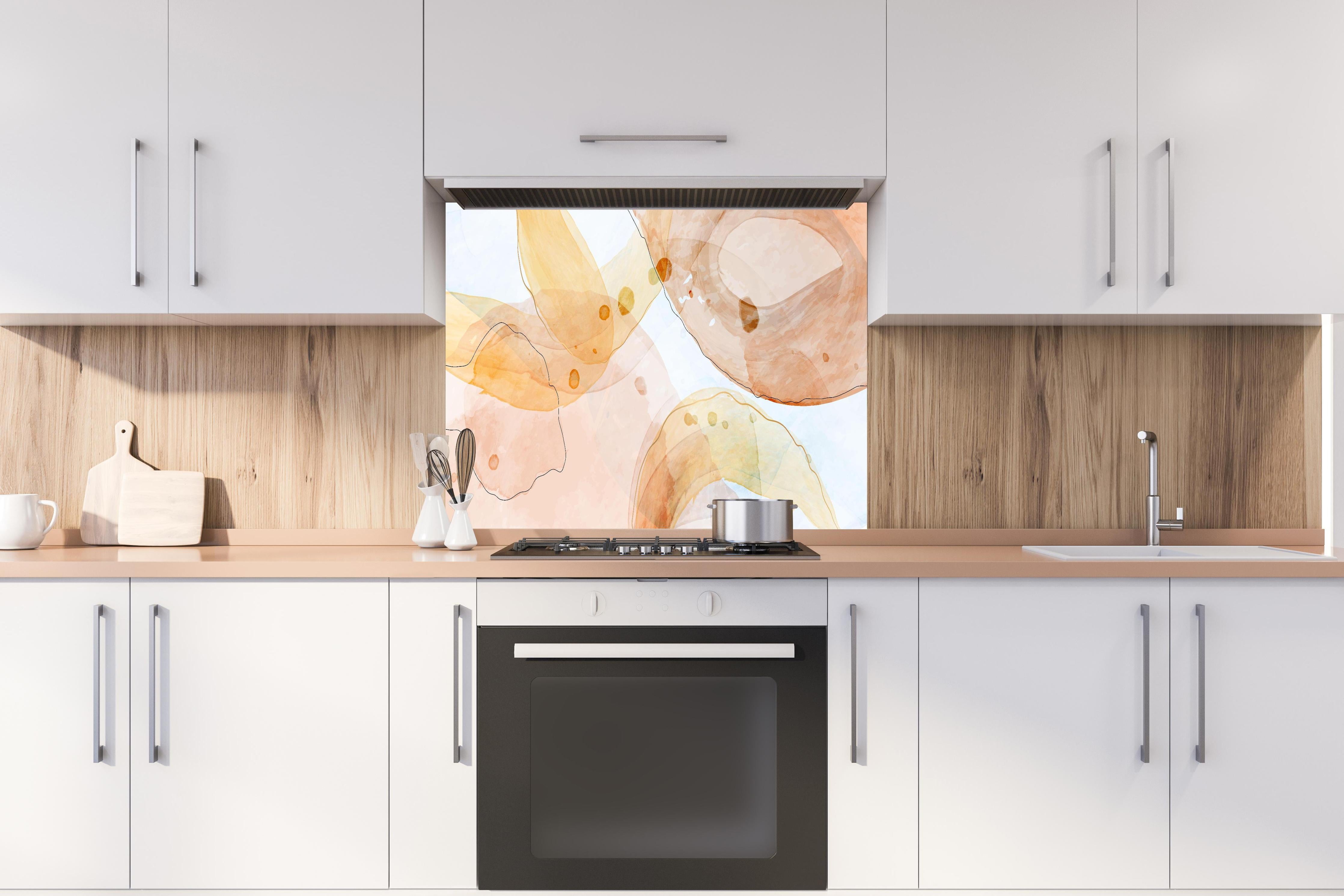 Spritzschutz - Farbige Aquarell Struktur Kunstbild hinter einem Cerankochfeld zwischen Holz-Kochutensilien
