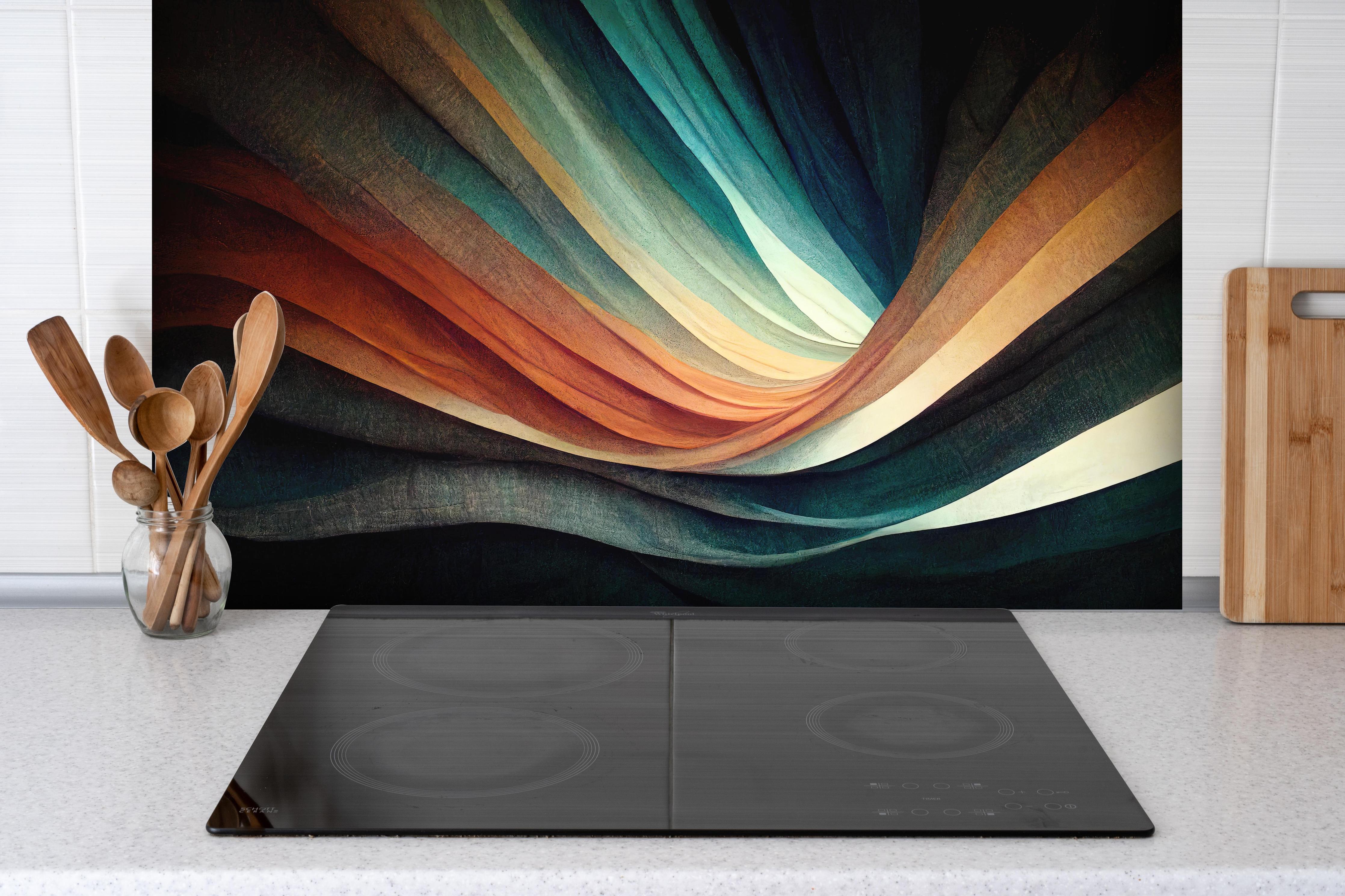 Spritzschutz - Farbwellen Panorama in abstrakter Kunst hinter einem Cerankochfeld zwischen Holz-Kochutensilien
