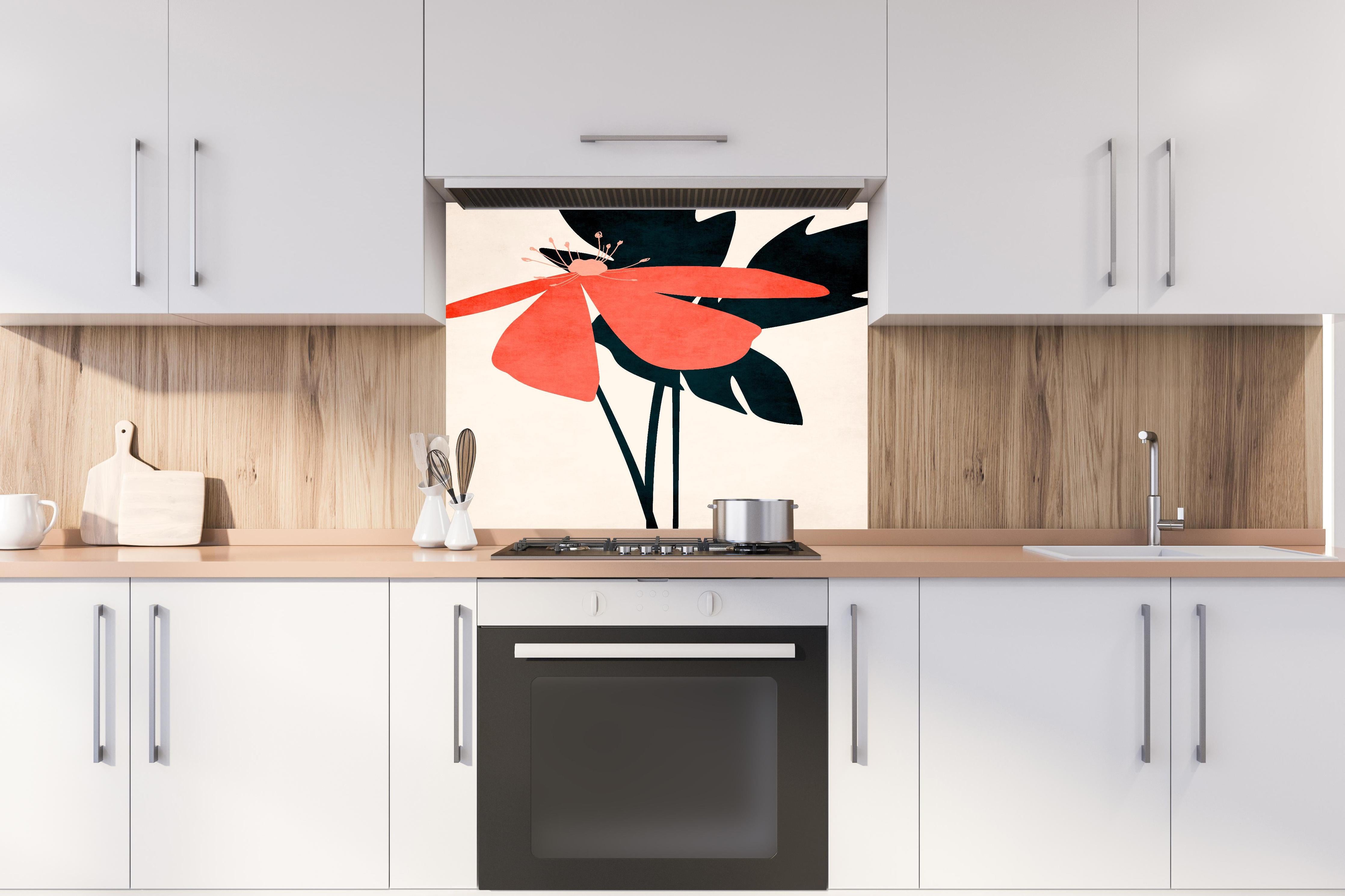 Spritzschutz - Florales Gemälde - Blumen hinter einem Cerankochfeld zwischen Holz-Kochutensilien
