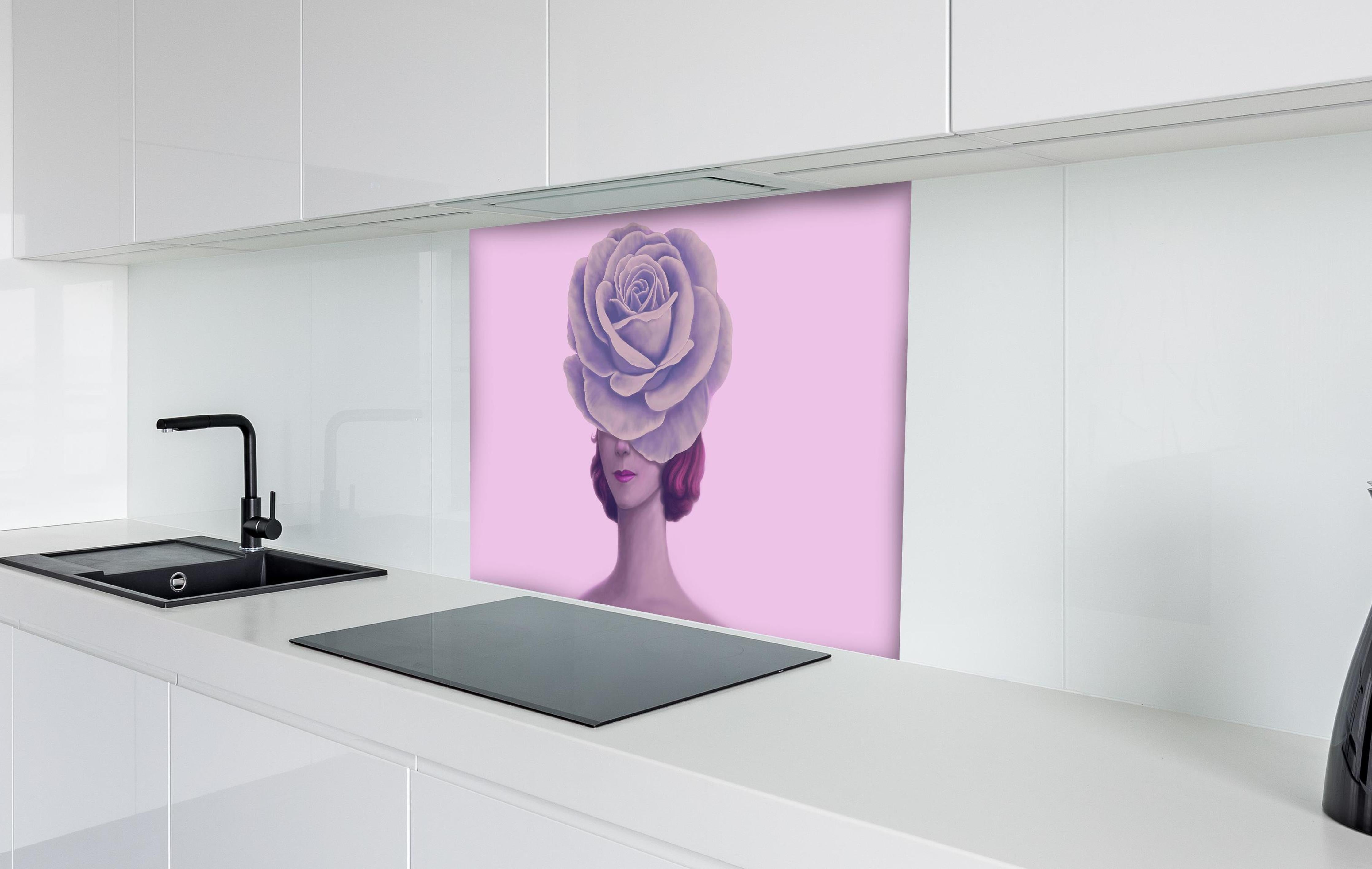 Spritzschutz - Florales Portrait - 3D Darstellung hinter einem Cerankochfeld zwischen Holz-Kochutensilien
