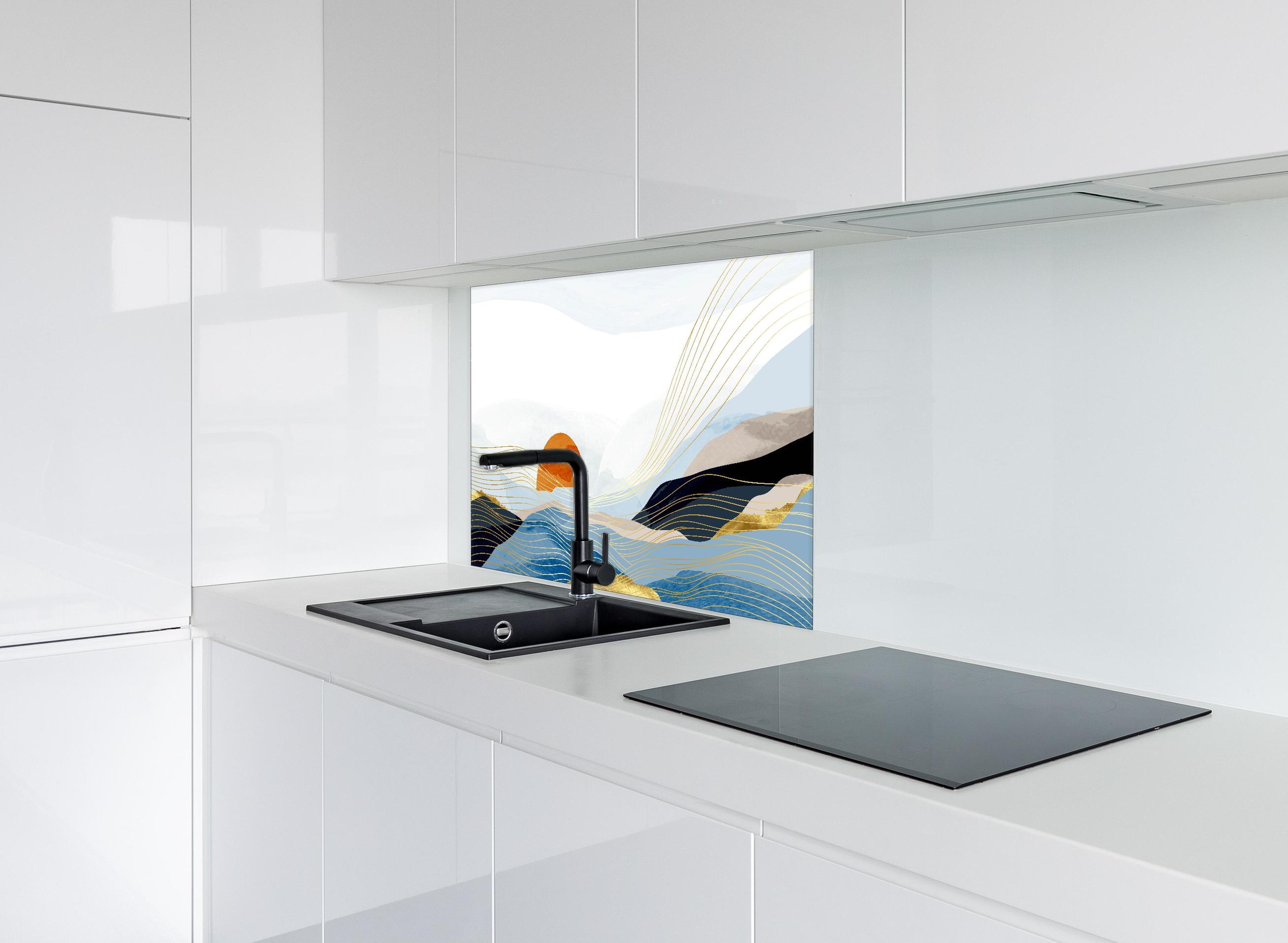 Spritzschutz - Geometrische Sonne und Wellen Illustration hinter einem Cerankochfeld zwischen Holz-Kochutensilien
