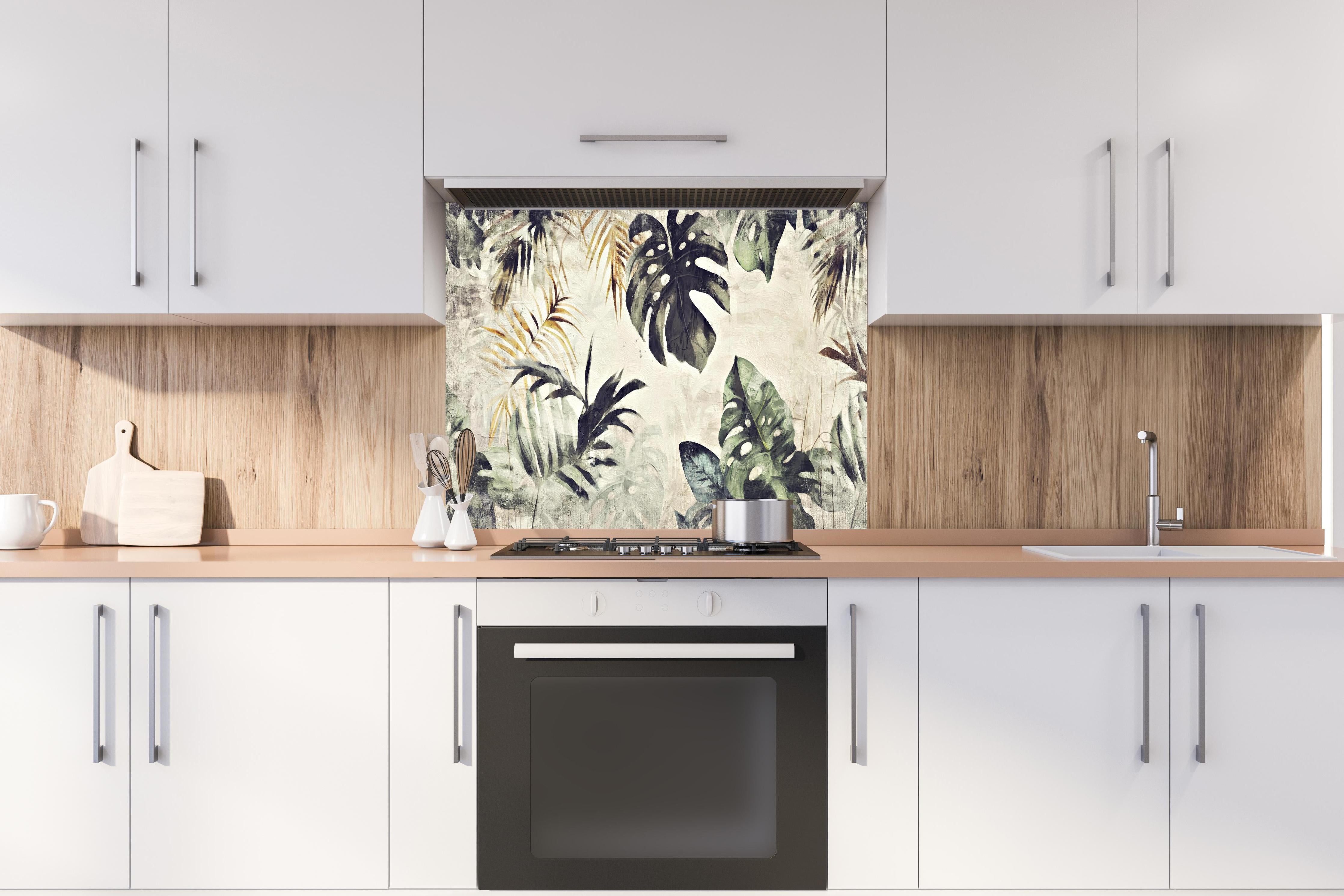 Spritzschutz - Gräuliche Pflanzen - Floral hinter einem Cerankochfeld zwischen Holz-Kochutensilien
