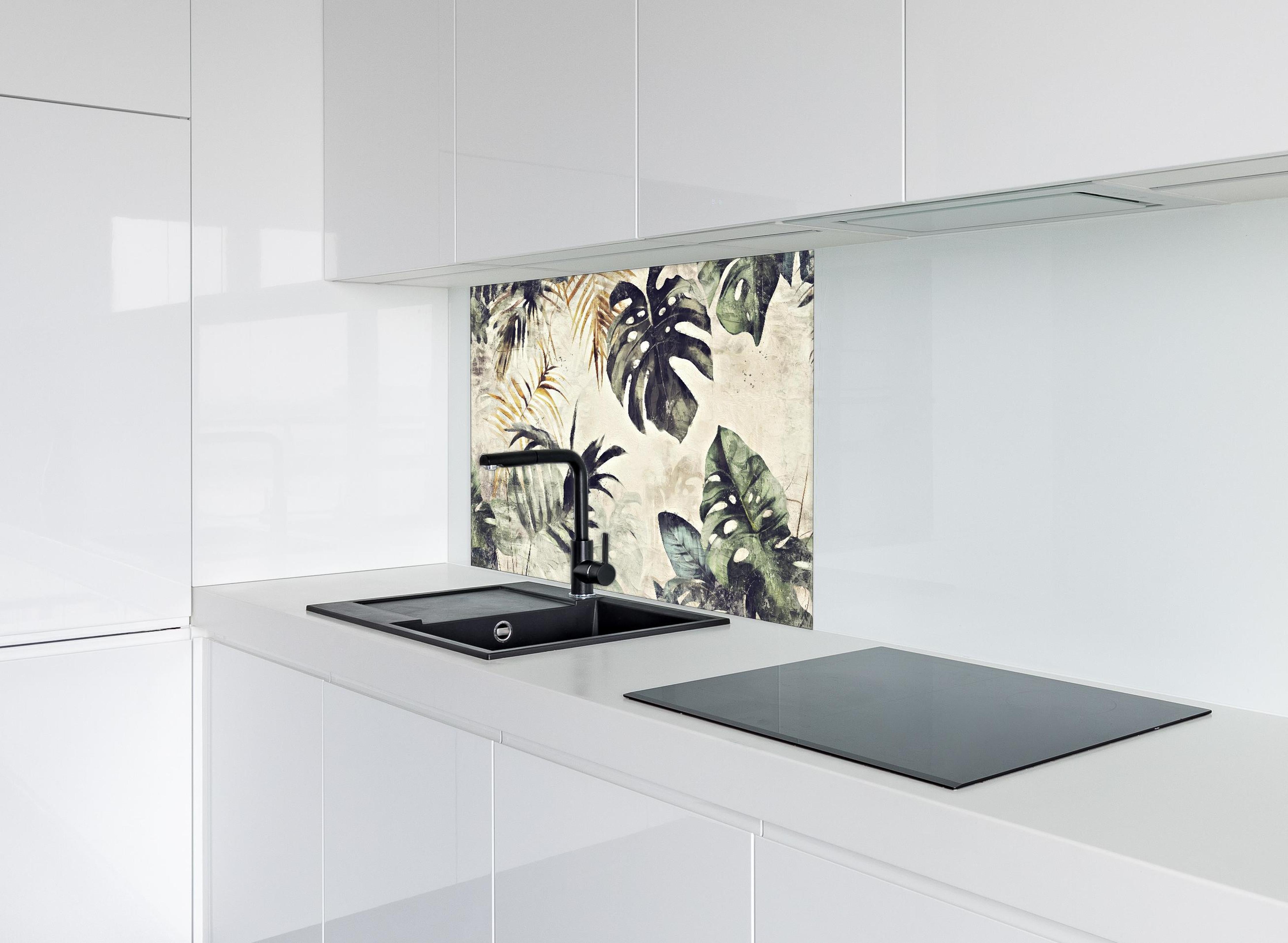 Spritzschutz - Gräuliche Pflanzen Floral hinter einem Cerankochfeld zwischen Holz-Kochutensilien
