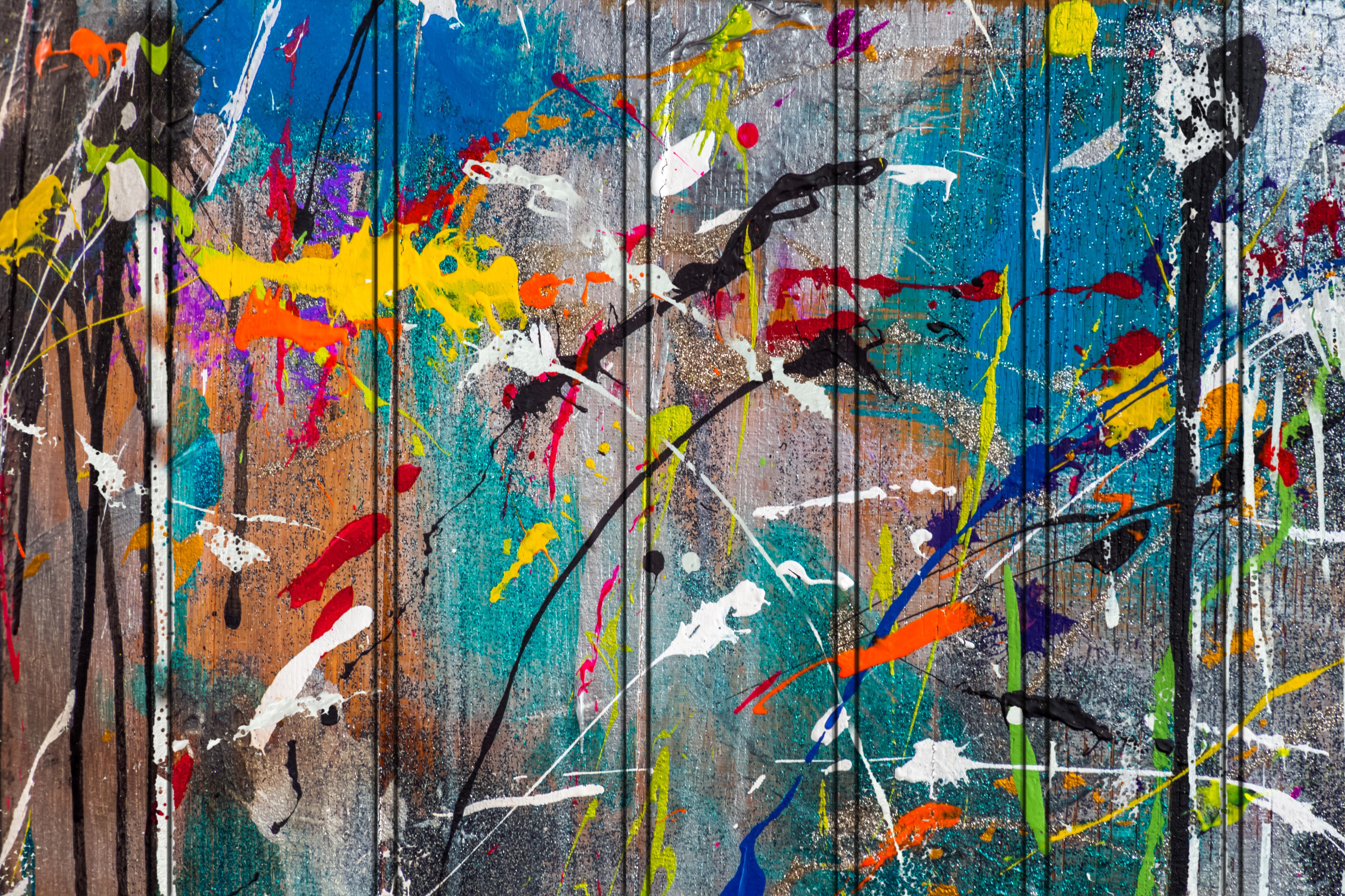 Spritzschutz-Graffiti auf Holz