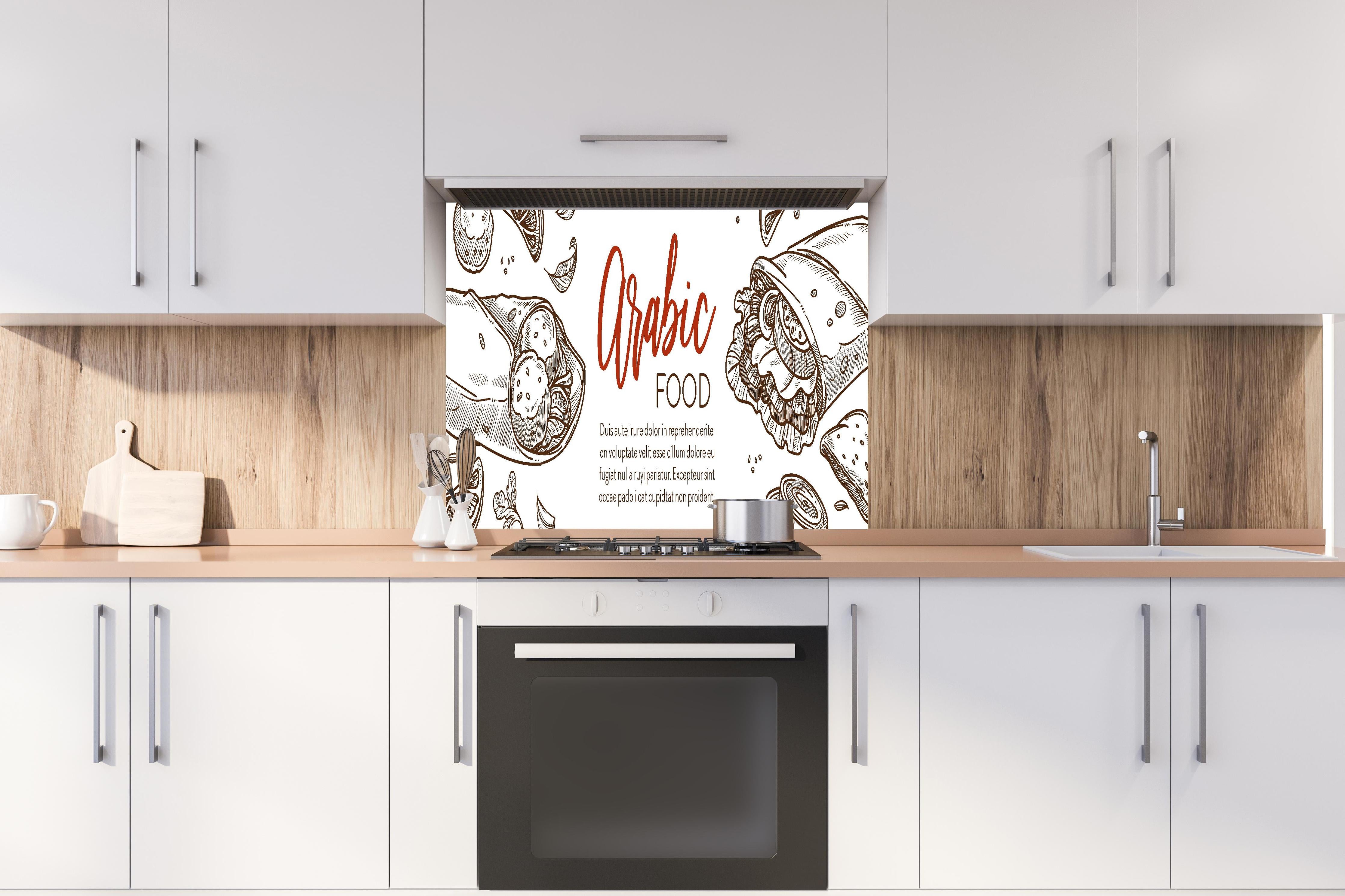 Spritzschutz - Handgezeichnete Arabische Speisen Grafik hinter einem Cerankochfeld zwischen Holz-Kochutensilien
